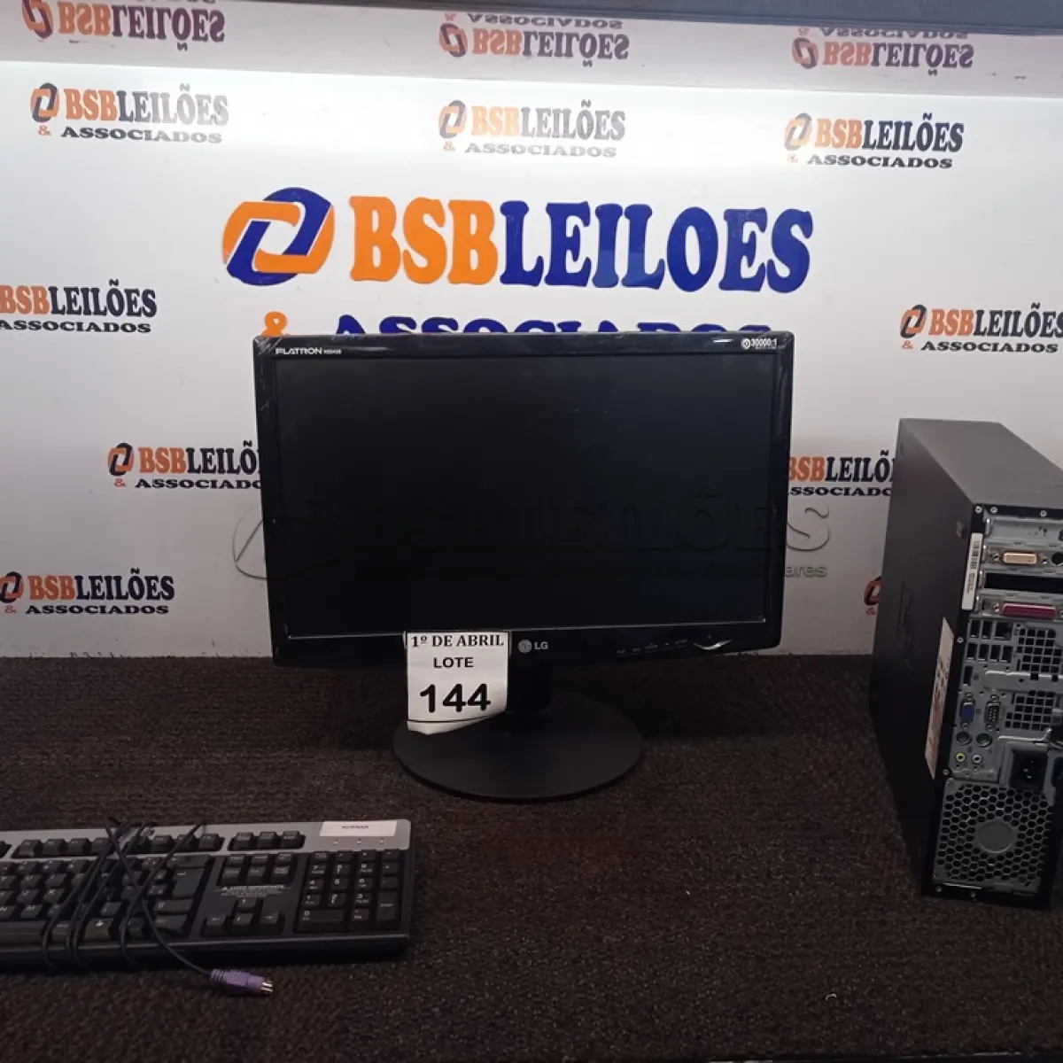 LOTE 144 - 01 CPU HP E 01 MONITOR COM TECLADO. (NO ESTADO) ATENÇÃO! FAZER A VISITAÇÃO ANTES DE ARREMATAR, NÃO SABEMOS SE FUNCIONA. LEILÃO NÃO TEM GARANTIA E NEM DEVOLUÇÃO, SUJEITO A POSSÍVEIS AVARIAS VISÍVEIS/OCULTAS E/OU AUSÊNCIA DE COMPONENTES.