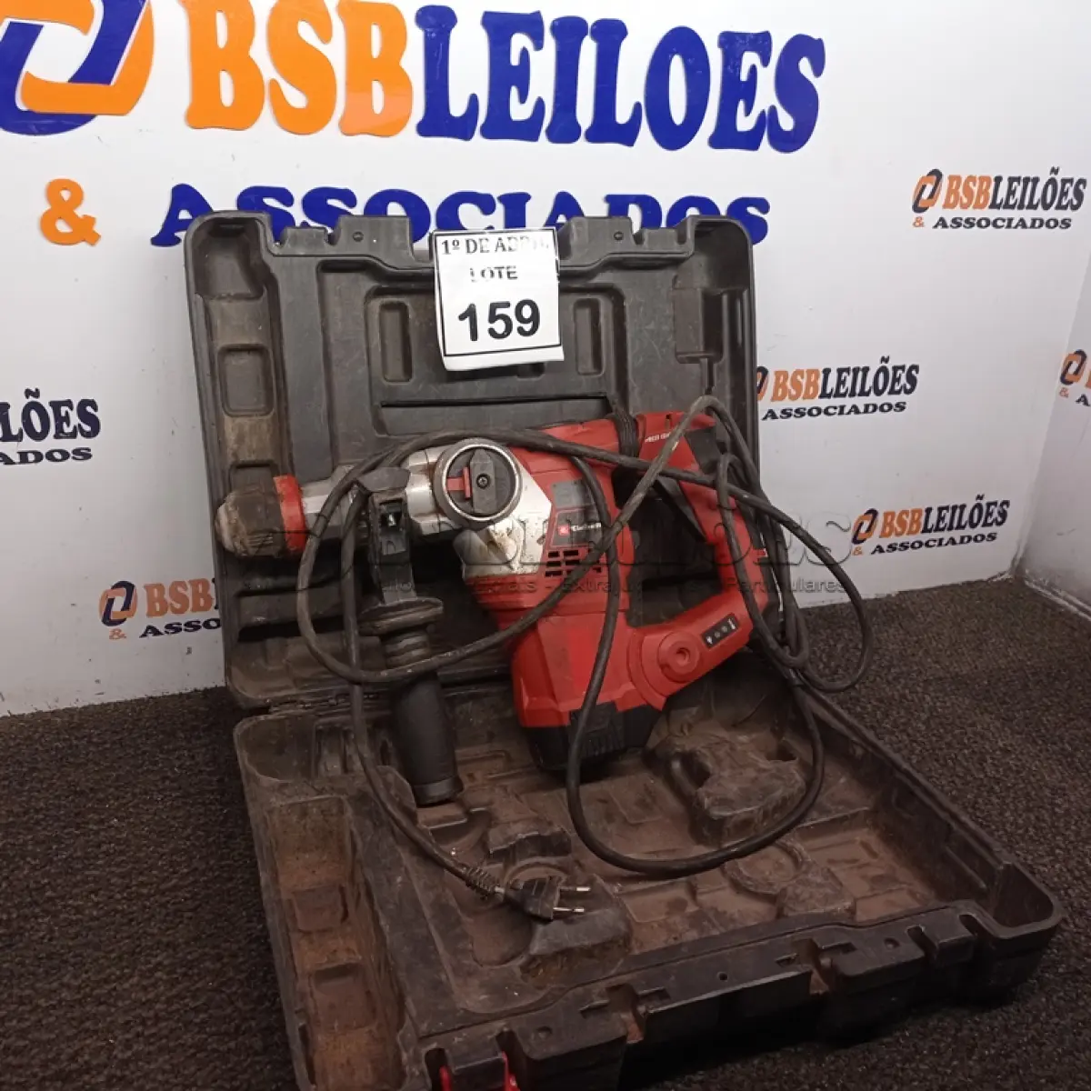 LOTE 159 - 01 MARTELETE EIN HELL COM MALETA. (NO ESTADO) ATENÇÃO! FAZER A VISITAÇÃO ANTES DE ARREMATAR, NÃO SABEMOS SE FUNCIONA. LEILÃO NÃO TEM GARANTIA E NEM DEVOLUÇÃO, SUJEITO A POSSÍVEIS AVARIAS VISÍVEIS/OCULTAS E/OU AUSÊNCIA DE COMPONENTES.