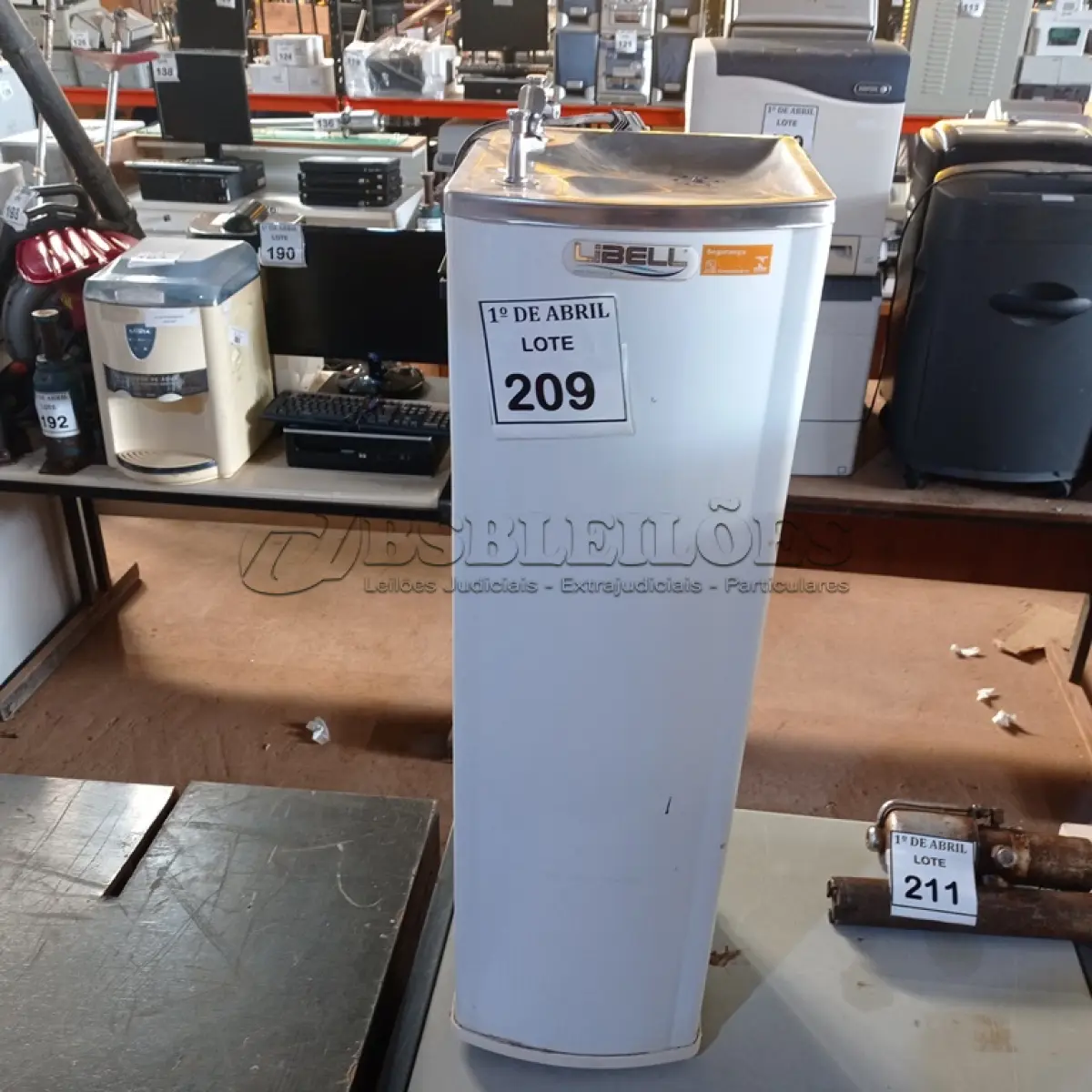 LOTE 209 - 01 BEBEDOURO DE PRESSÃO. (NO ESTADO) ATENÇÃO! FAZER A VISITAÇÃO ANTES DE ARREMATAR, NÃO SABEMOS SE FUNCIONA. LEILÃO NÃO TEM GARANTIA E NEM DEVOLUÇÃO, SUJEITO A POSSÍVEIS AVARIAS VISÍVEIS/OCULTAS E/OU AUSÊNCIA DE COMPONENTES.