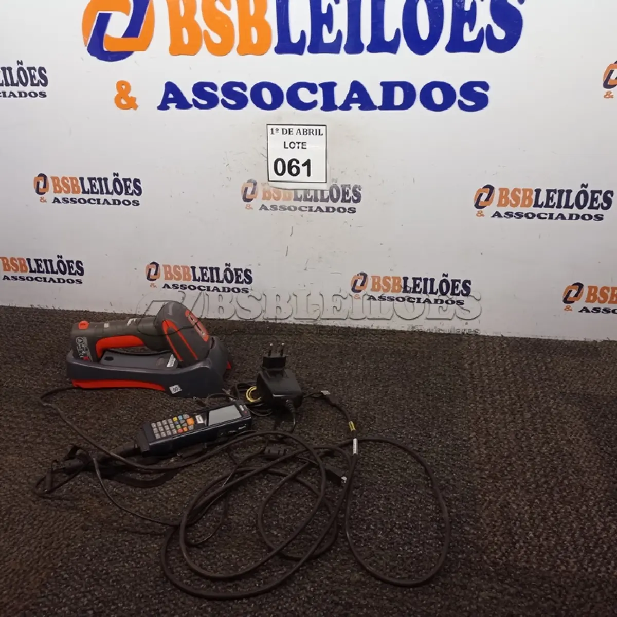 LOTE 061 - 01 LEITOR DE CÓDIGO DE BARRA. (NO ESTADO) ATENÇÃO! FAZER A VISITAÇÃO ANTES DE ARREMATAR, NÃO SABEMOS SE FUNCIONA. LEILÃO NÃO TEM GARANTIA E NEM DEVOLUÇÃO, SUJEITO A POSSÍVEIS AVARIAS VISÍVEIS/OCULTAS E/OU AUSÊNCIA DE COMPONENTES.
