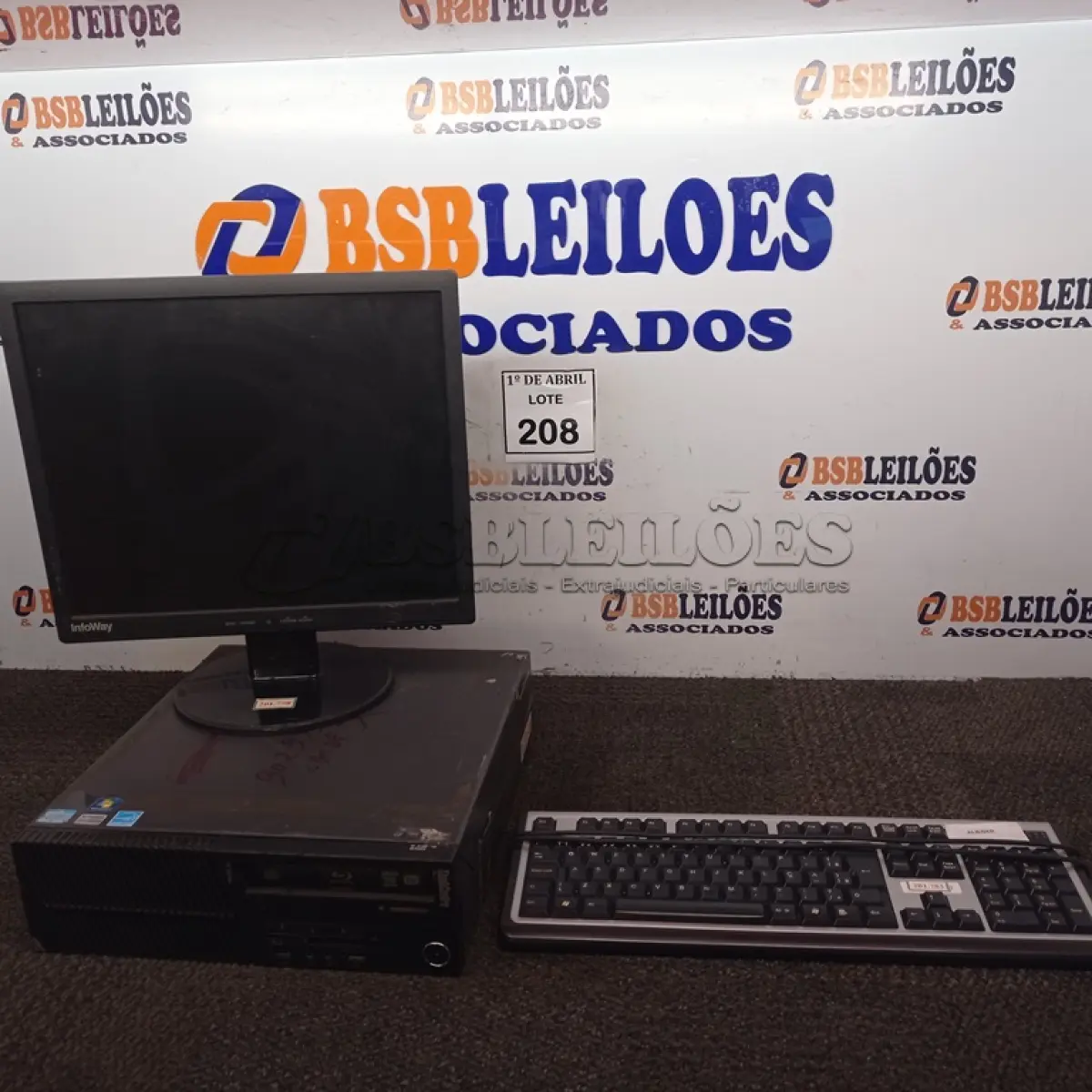 LOTE 208 - 01 CPU LENOVO COM MONITOR E TECLADO. (NO ESTADO) ATENÇÃO! FAZER A VISITAÇÃO ANTES DE ARREMATAR, NÃO SABEMOS SE FUNCIONA. LEILÃO NÃO TEM GARANTIA E NEM DEVOLUÇÃO, SUJEITO A POSSÍVEIS AVARIAS VISÍVEIS/OCULTAS E/OU AUSÊNCIA DE COMPONENTES.