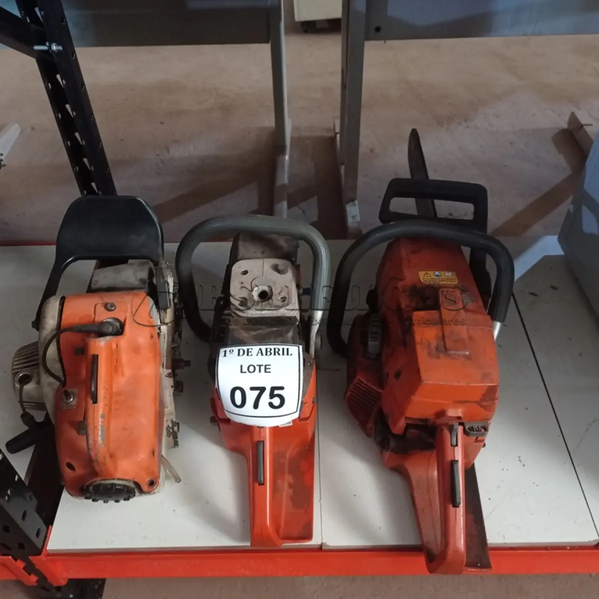 LOTE 075 - 03 MOTOSSERRAS DIVERSAS. (NO ESTADO) ATENÇÃO! FAZER A VISITAÇÃO ANTES DE ARREMATAR, NÃO SABEMOS SE FUNCIONA. LEILÃO NÃO TEM GARANTIA E NEM DEVOLUÇÃO, SUJEITO A POSSÍVEIS AVARIAS VISÍVEIS/OCULTAS E/OU AUSÊNCIA DE COMPONENTES.