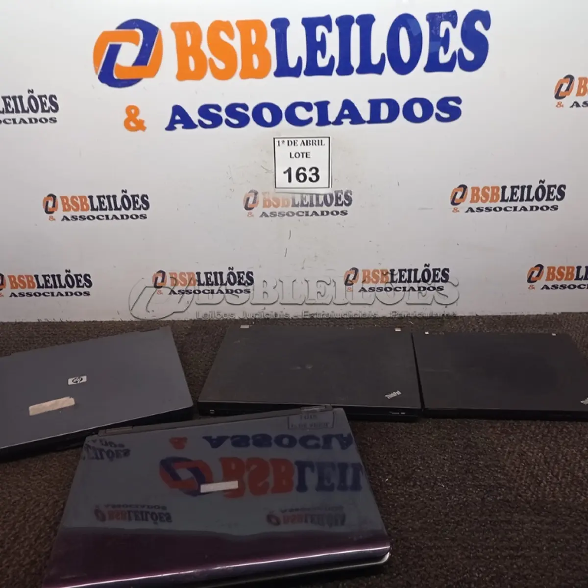 LOTE 163 - 04 NOTEBOOKS DIVERSOS. (NO ESTADO) ATENÇÃO! FAZER A VISITAÇÃO ANTES DE ARREMATAR, NÃO SABEMOS SE FUNCIONA. LEILÃO NÃO TEM GARANTIA E NEM DEVOLUÇÃO, SUJEITO A POSSÍVEIS AVARIAS VISÍVEIS/OCULTAS E/OU AUSÊNCIA DE COMPONENTES.