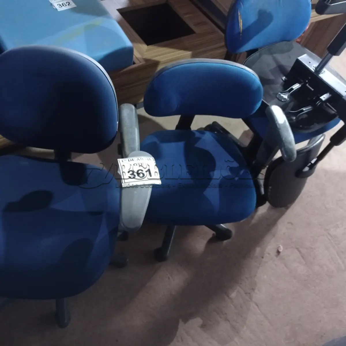 LOTE 361 - 06 CADEIRAS PARA ESCRITÓRIO. (NO ESTADO) ATENÇÃO! FAZER A VISITAÇÃO ANTES DE ARREMATAR, NÃO SABEMOS SE FUNCIONA. LEILÃO NÃO TEM GARANTIA E NEM DEVOLUÇÃO, SUJEITO A POSSÍVEIS AVARIAS VISÍVEIS/OCULTAS E/OU AUSÊNCIA DE COMPONENTES.