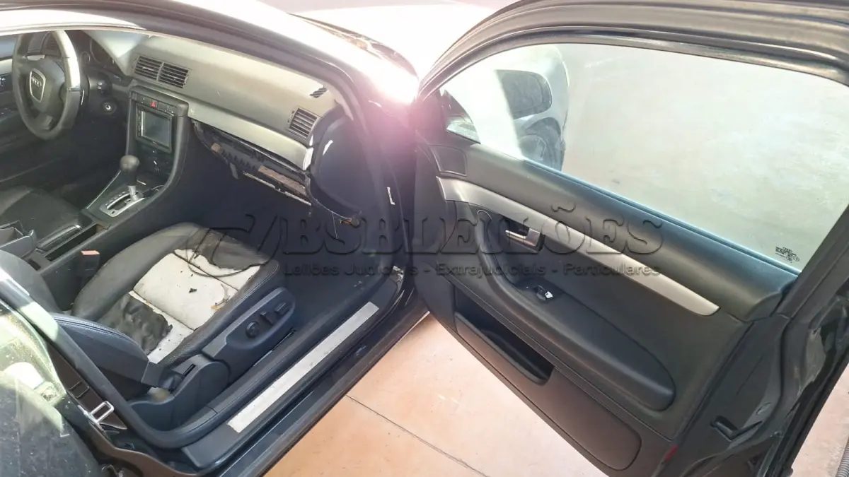 LOTE 506 - AUDI A4 1.8 TURBO, 2006/2007. TETO SOLAR, MULTITRONIC, TODAS ARO 18, COMPLETO. HOMOCINÉTICA ESQUERDA E TRIZETA QUEBRADA. (NO ESTADO)