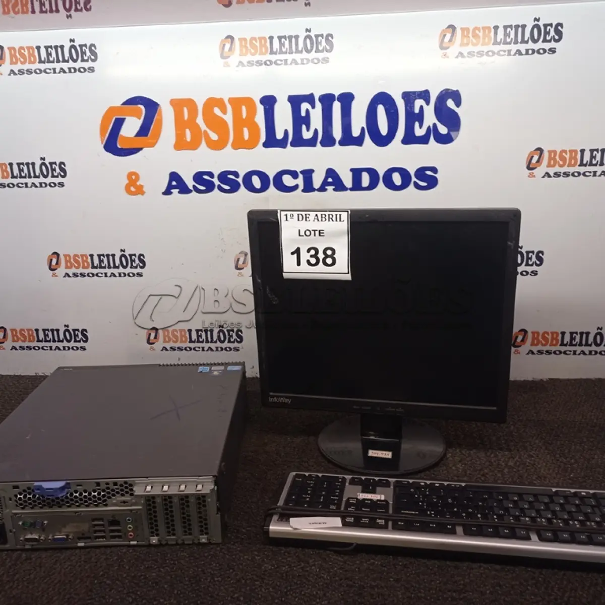 LOTE 138 - 01 CPU HP E 01 MONITOR COM TECLADO. (NO ESTADO) ATENÇÃO! FAZER A VISITAÇÃO ANTES DE ARREMATAR, NÃO SABEMOS SE FUNCIONA. LEILÃO NÃO TEM GARANTIA E NEM DEVOLUÇÃO, SUJEITO A POSSÍVEIS AVARIAS VISÍVEIS/OCULTAS E/OU AUSÊNCIA DE COMPONENTES.