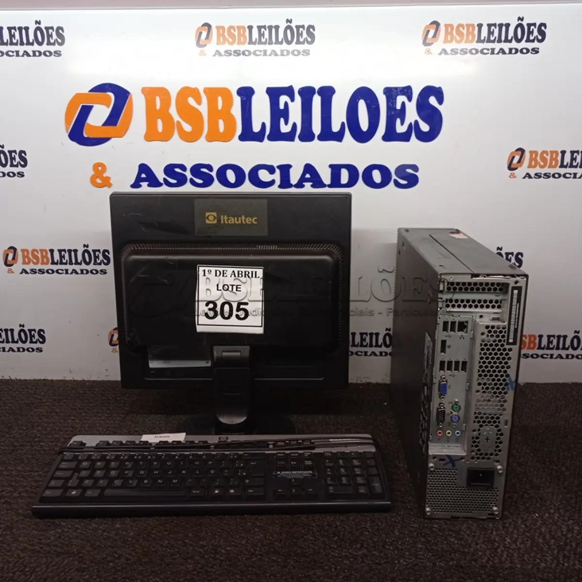 LOTE 305 - 01 CPU LENOVO, 01 MONITOR E 01 TECLADO. (NO ESTADO) ATENÇÃO! FAZER A VISITAÇÃO ANTES DE ARREMATAR, NÃO SABEMOS SE FUNCIONA. LEILÃO NÃO TEM GARANTIA E NEM DEVOLUÇÃO, SUJEITO A POSSÍVEIS AVARIAS VISÍVEIS/OCULTAS E/OU AUSÊNCIA DE COMPONENTES.