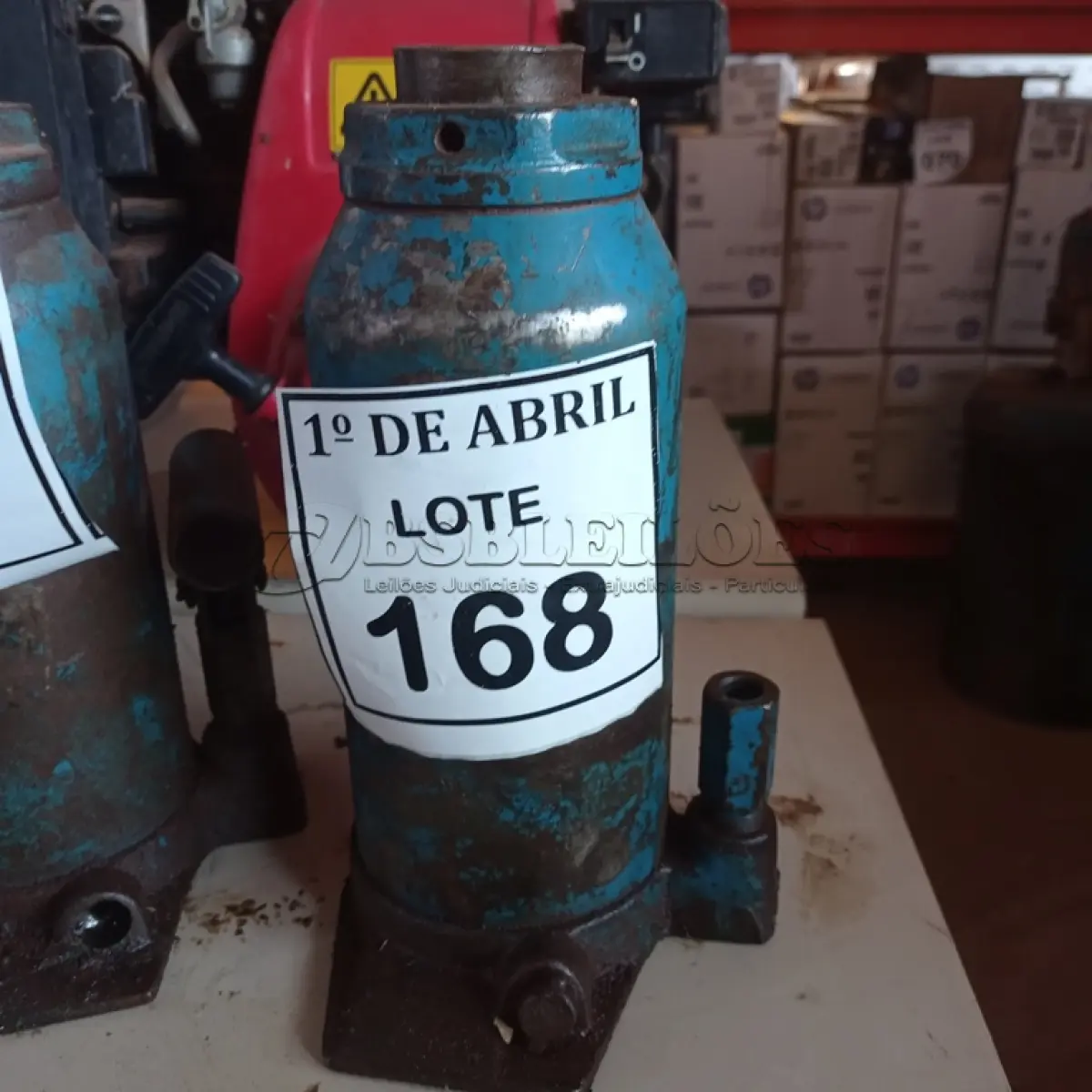 LOTE 168 - 01 MACACO GARRAFÃO. (NO ESTADO) ATENÇÃO! FAZER A VISITAÇÃO ANTES DE ARREMATAR, NÃO SABEMOS SE FUNCIONA. LEILÃO NÃO TEM GARANTIA E NEM DEVOLUÇÃO, SUJEITO A POSSÍVEIS AVARIAS VISÍVEIS/OCULTAS E/OU AUSÊNCIA DE COMPONENTES.