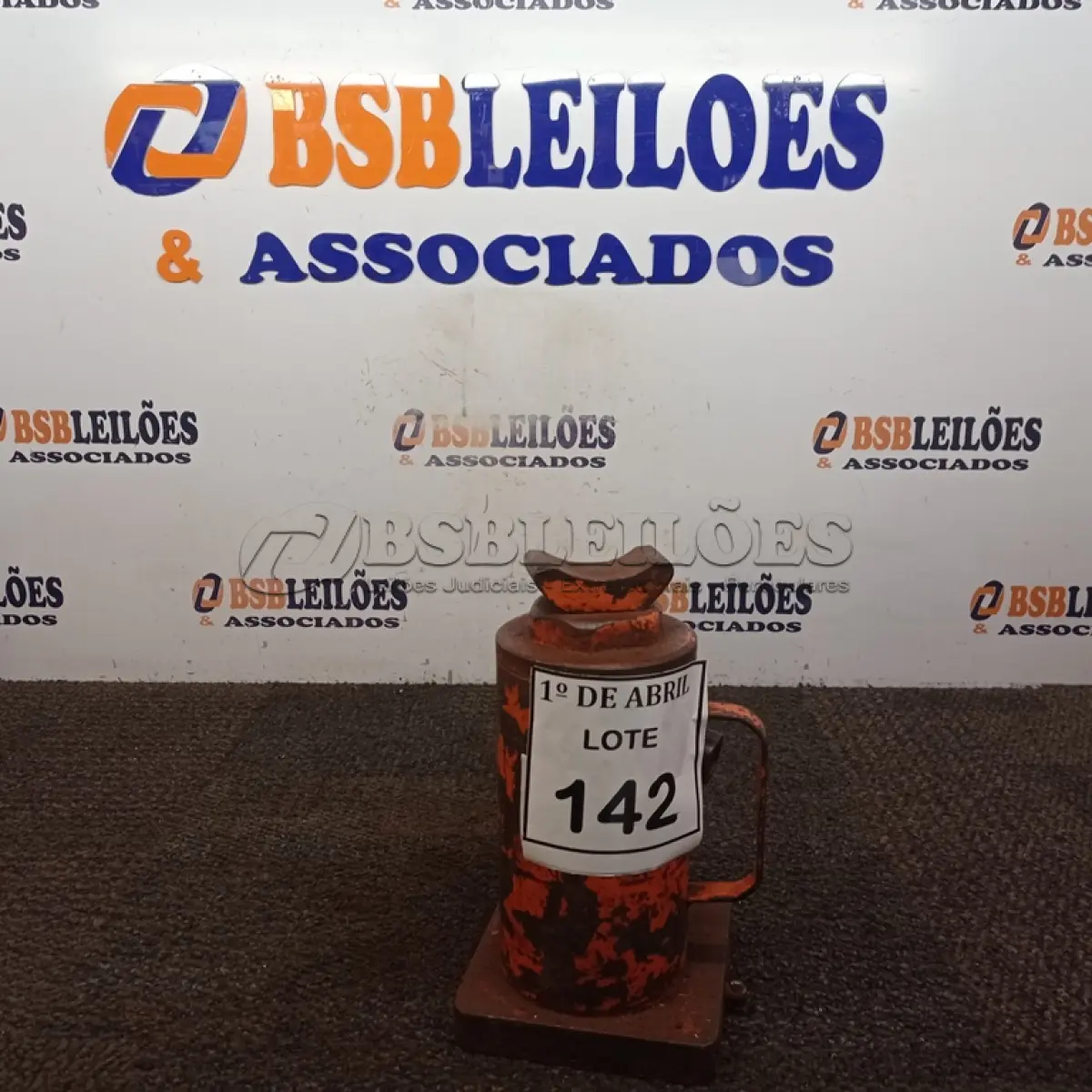LOTE 142 - 01 MACACO GARRAFÃO. (NO ESTADO) ATENÇÃO! FAZER A VISITAÇÃO ANTES DE ARREMATAR, NÃO SABEMOS SE FUNCIONA. LEILÃO NÃO TEM GARANTIA E NEM DEVOLUÇÃO, SUJEITO A POSSÍVEIS AVARIAS VISÍVEIS/OCULTAS E/OU AUSÊNCIA DE COMPONENTES.