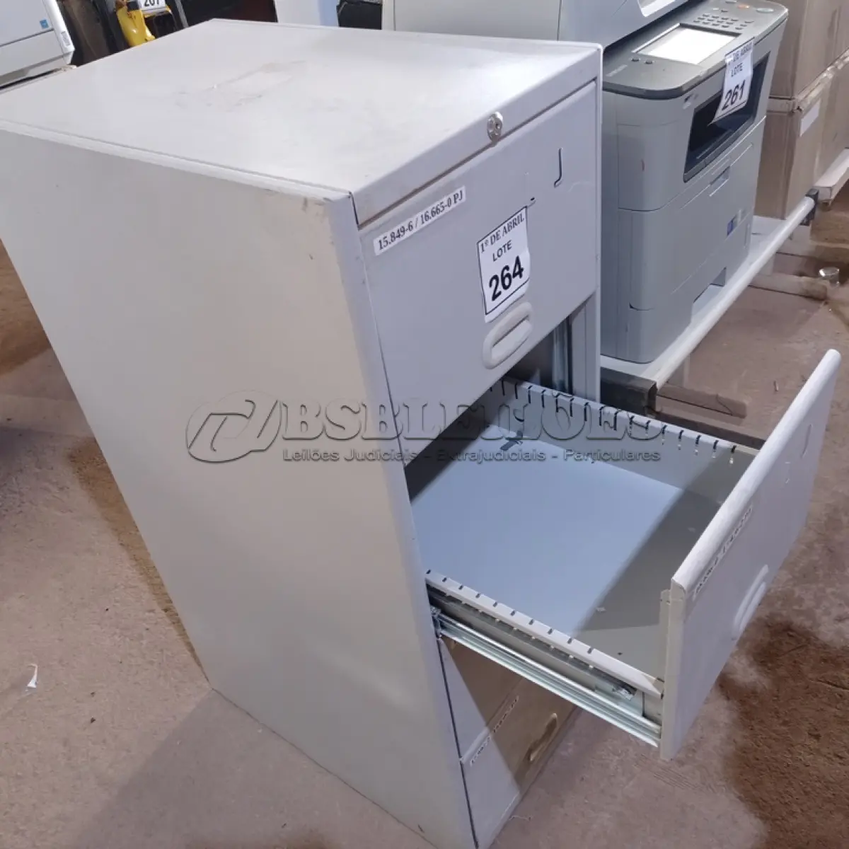LOTE 264 - 01 ARQUIVO DE AÇO 04 GAVETAS. (NO ESTADO) ATENÇÃO! FAZER A VISITAÇÃO ANTES DE ARREMATAR, NÃO SABEMOS SE FUNCIONA. LEILÃO NÃO TEM GARANTIA E NEM DEVOLUÇÃO, SUJEITO A POSSÍVEIS AVARIAS VISÍVEIS/OCULTAS E/OU AUSÊNCIA DE COMPONENTES.