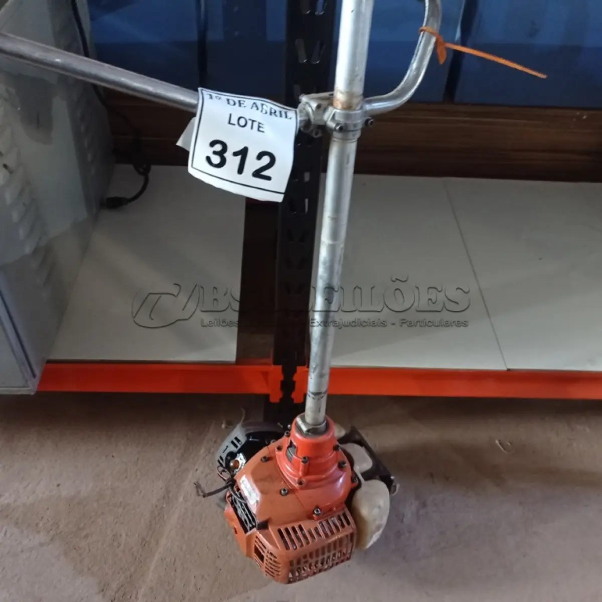 LOTE 312 - 01 ROÇADEIRA A GASOLINA COM AVARIAS. (NO ESTADO) ATENÇÃO! FAZER A VISITAÇÃO ANTES DE ARREMATAR, NÃO SABEMOS SE FUNCIONA. LEILÃO NÃO TEM GARANTIA E NEM DEVOLUÇÃO, SUJEITO A POSSÍVEIS AVARIAS VISÍVEIS/OCULTAS E/OU AUSÊNCIA DE COMPONENTES.