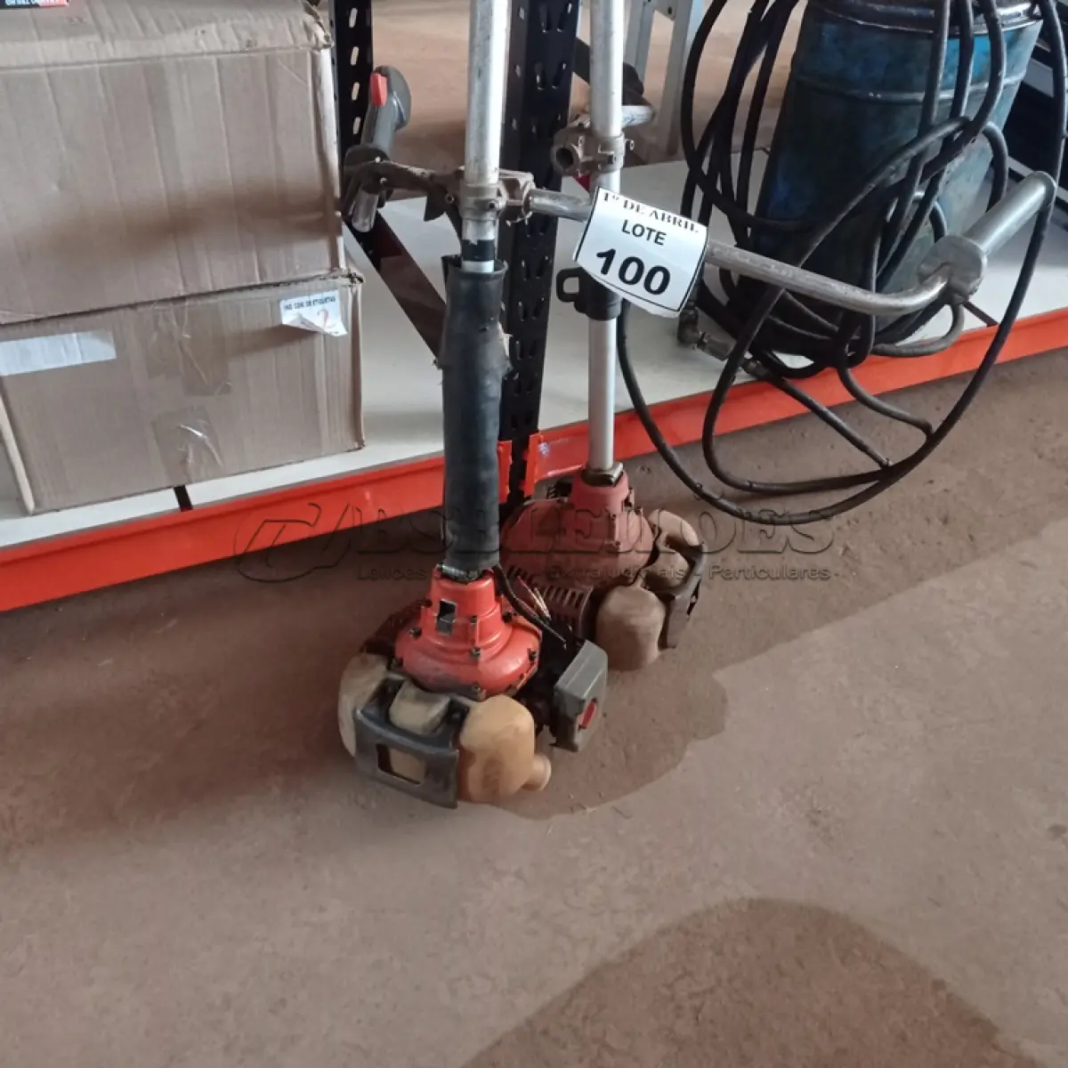 LOTE 100 - 02 ROÇADEIRAS A GASOLINA COM AVARIAS. (NO ESTADO) ATENÇÃO! FAZER A VISITAÇÃO ANTES DE ARREMATAR, NÃO SABEMOS SE FUNCIONA. LEILÃO NÃO TEM GARANTIA E NEM DEVOLUÇÃO, SUJEITO A POSSÍVEIS AVARIAS VISÍVEIS/OCULTAS E/OU AUSÊNCIA DE COMPONENTES.