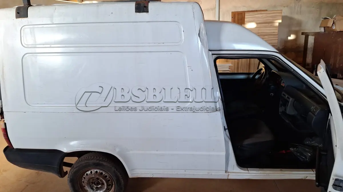 LOTE 505 - 01 FIAT FIORINO FORGÃO FLEX, ANO 2010/2011, NA COR BRANCA (NO ESTADO)
