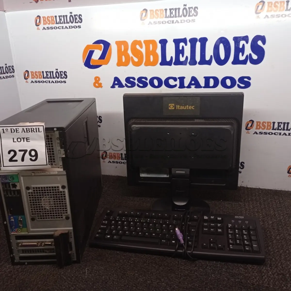 LOTE 279 - 01 CPU DELL, 01 MONITOR E TECLADO.  (NO ESTADO) ATENÇÃO! FAZER A VISITAÇÃO ANTES DE ARREMATAR, NÃO SABEMOS SE FUNCIONA. LEILÃO NÃO TEM GARANTIA E NEM DEVOLUÇÃO, SUJEITO A POSSÍVEIS AVARIAS VISÍVEIS/OCULTAS E/OU AUSÊNCIA DE COMPONENTES.