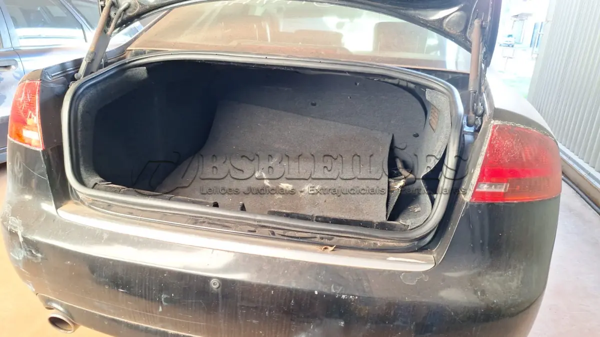 LOTE 506 - AUDI A4 1.8 TURBO, 2006/2007. TETO SOLAR, MULTITRONIC, TODAS ARO 18, COMPLETO. HOMOCINÉTICA ESQUERDA E TRIZETA QUEBRADA. (NO ESTADO)
