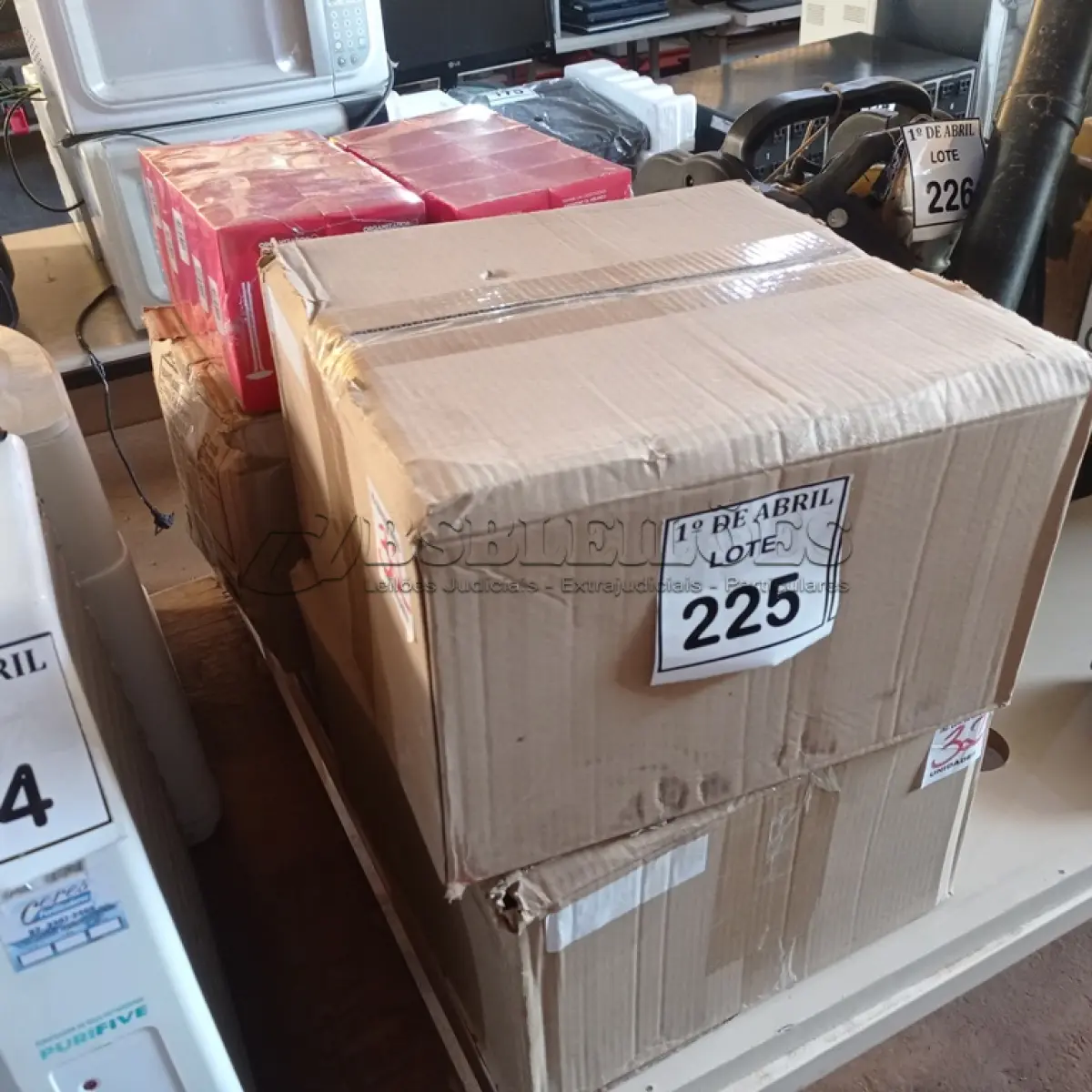 LOTE 225 - 01 LOTE COM GRAMPOS DE TRILHO. (NO ESTADO) ATENÇÃO! FAZER A VISITAÇÃO ANTES DE ARREMATAR, NÃO SABEMOS SE FUNCIONA. LEILÃO NÃO TEM GARANTIA E NEM DEVOLUÇÃO, SUJEITO A POSSÍVEIS AVARIAS VISÍVEIS/OCULTAS E/OU AUSÊNCIA DE COMPONENTES.