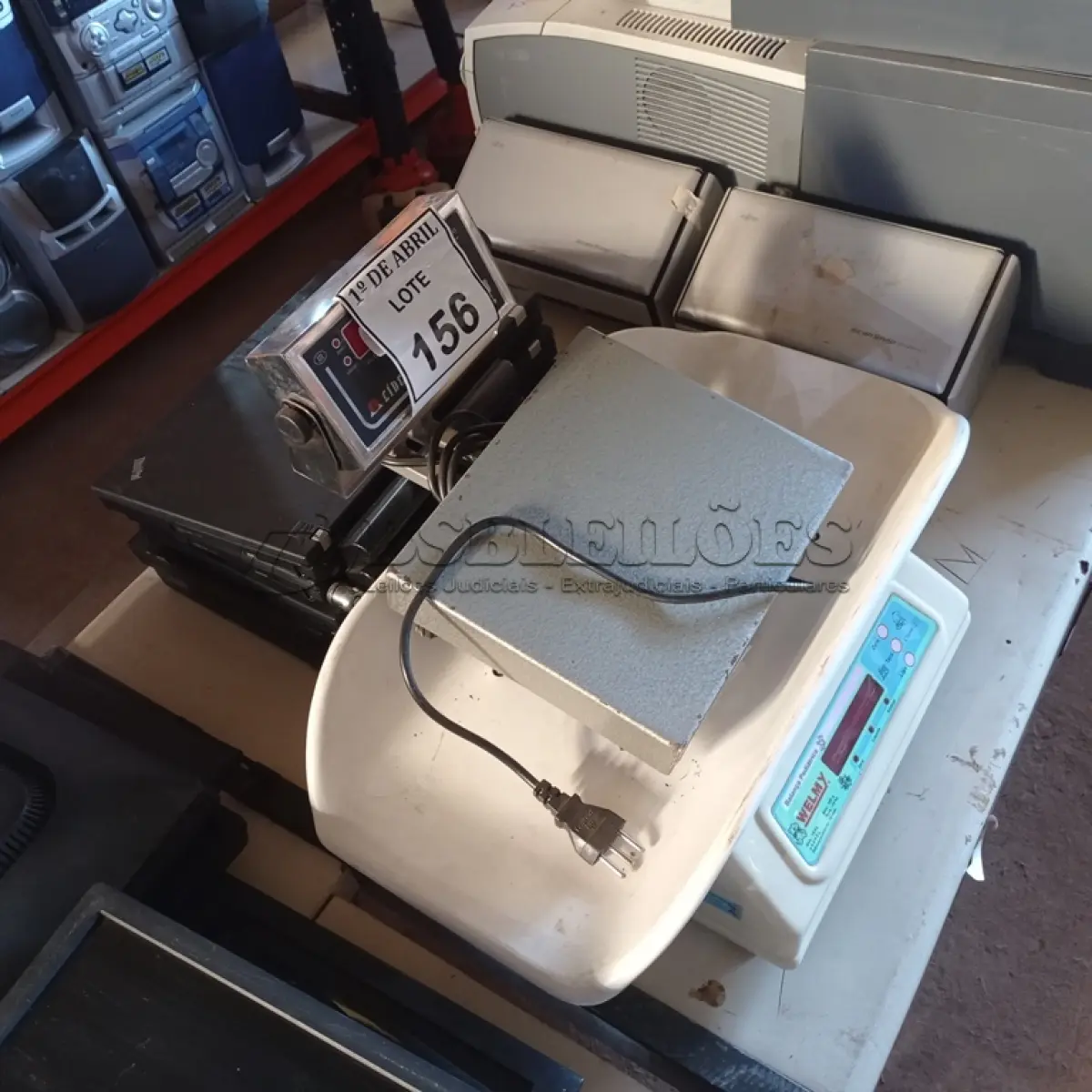 LOTE 156 - 01 BALANÇA PEDIÁTRICA E 01 BALANÇA PEQUENA. (NO ESTADO) ATENÇÃO! FAZER A VISITAÇÃO ANTES DE ARREMATAR, NÃO SABEMOS SE FUNCIONA. LEILÃO NÃO TEM GARANTIA E NEM DEVOLUÇÃO, SUJEITO A POSSÍVEIS AVARIAS VISÍVEIS/OCULTAS E/OU AUSÊNCIA DE COMPONENTES.