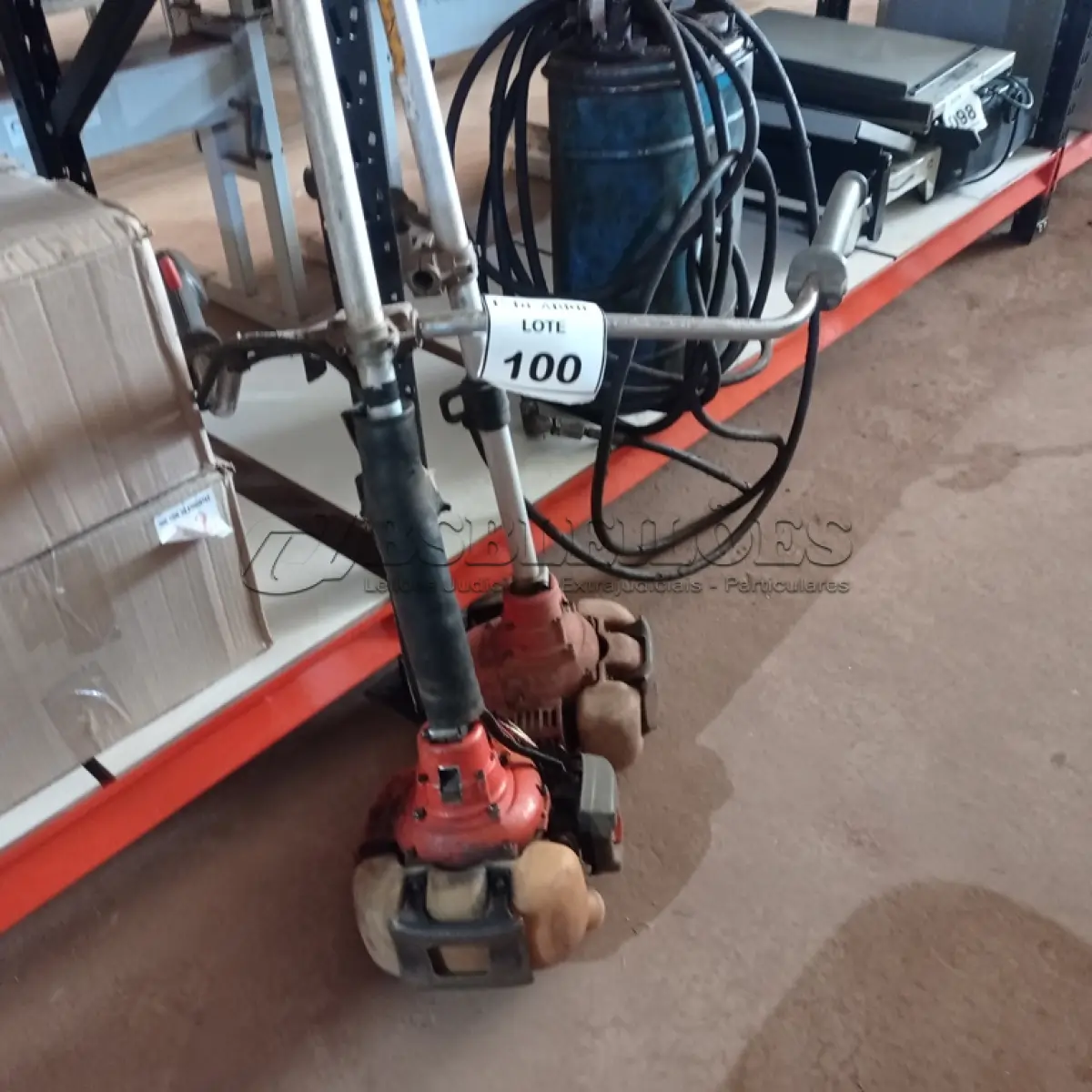 LOTE 100 - 02 ROÇADEIRAS A GASOLINA COM AVARIAS. (NO ESTADO) ATENÇÃO! FAZER A VISITAÇÃO ANTES DE ARREMATAR, NÃO SABEMOS SE FUNCIONA. LEILÃO NÃO TEM GARANTIA E NEM DEVOLUÇÃO, SUJEITO A POSSÍVEIS AVARIAS VISÍVEIS/OCULTAS E/OU AUSÊNCIA DE COMPONENTES.
