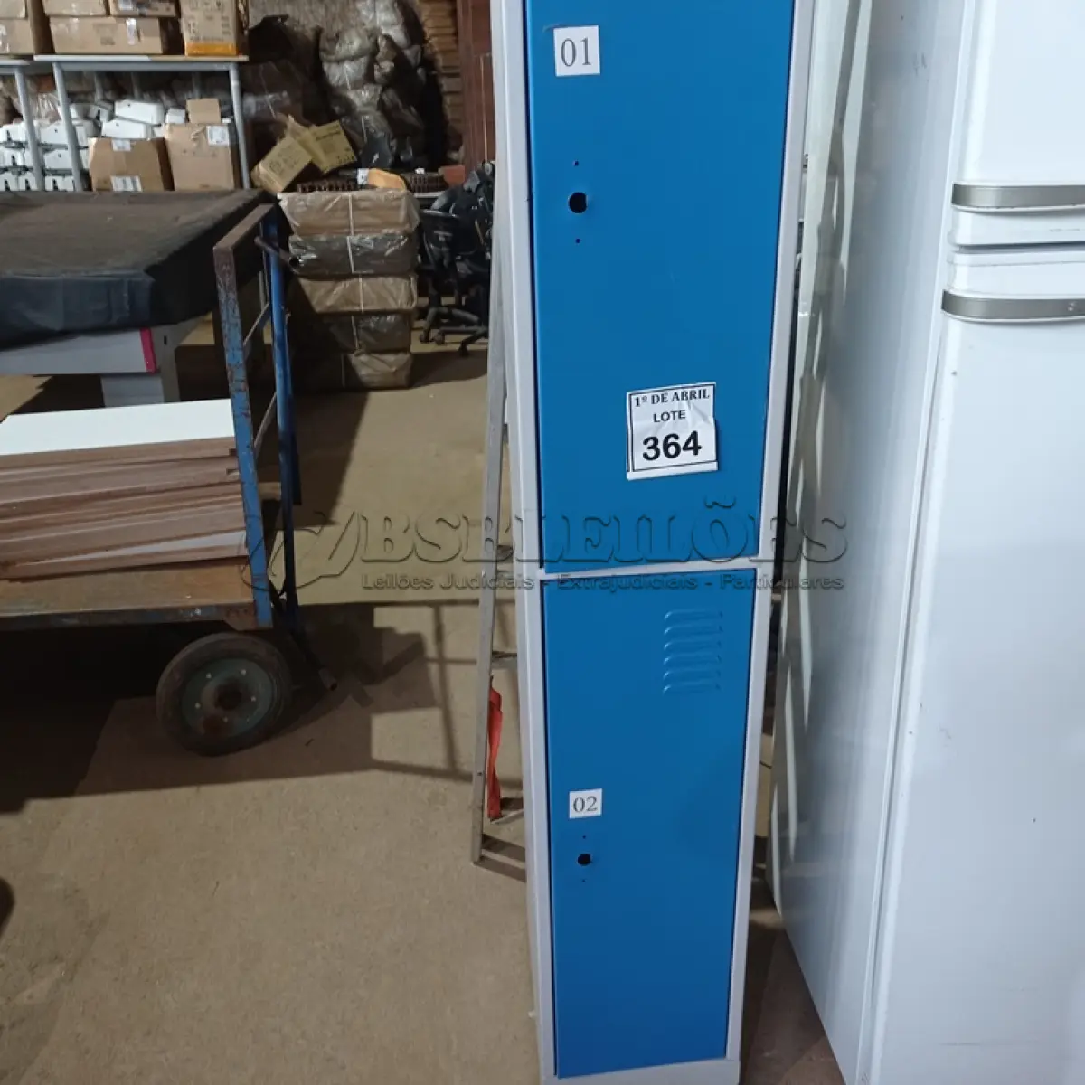 LOTE 364 - 01 ROUPEIRO EM AÇO 02 PORTAS. (NO ESTADO) ATENÇÃO! FAZER A VISITAÇÃO ANTES DE ARREMATAR, NÃO SABEMOS SE FUNCIONA. LEILÃO NÃO TEM GARANTIA E NEM DEVOLUÇÃO, SUJEITO A POSSÍVEIS AVARIAS VISÍVEIS/OCULTAS E/OU AUSÊNCIA DE COMPONENTES.