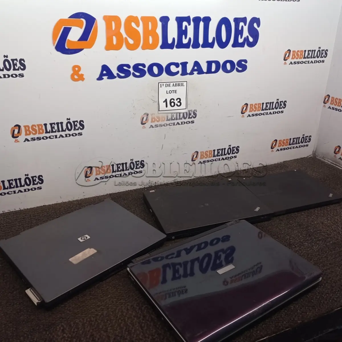 LOTE 163 - 04 NOTEBOOKS DIVERSOS. (NO ESTADO) ATENÇÃO! FAZER A VISITAÇÃO ANTES DE ARREMATAR, NÃO SABEMOS SE FUNCIONA. LEILÃO NÃO TEM GARANTIA E NEM DEVOLUÇÃO, SUJEITO A POSSÍVEIS AVARIAS VISÍVEIS/OCULTAS E/OU AUSÊNCIA DE COMPONENTES.