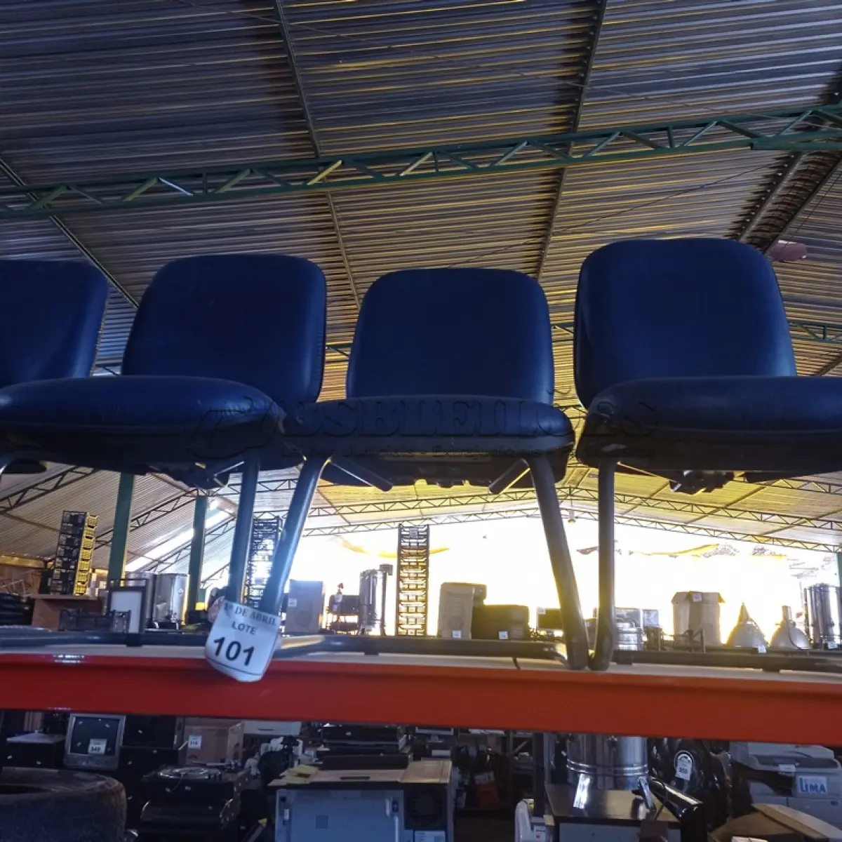 LOTE 101 - 04 CADEIRAS FIXAS PARA ESCRITÓRIO. (NO ESTADO) ATENÇÃO! FAZER A VISITAÇÃO ANTES DE ARREMATAR, NÃO SABEMOS SE FUNCIONA. LEILÃO NÃO TEM GARANTIA E NEM DEVOLUÇÃO, SUJEITO A POSSÍVEIS AVARIAS VISÍVEIS/OCULTAS E/OU AUSÊNCIA DE COMPONENTES.