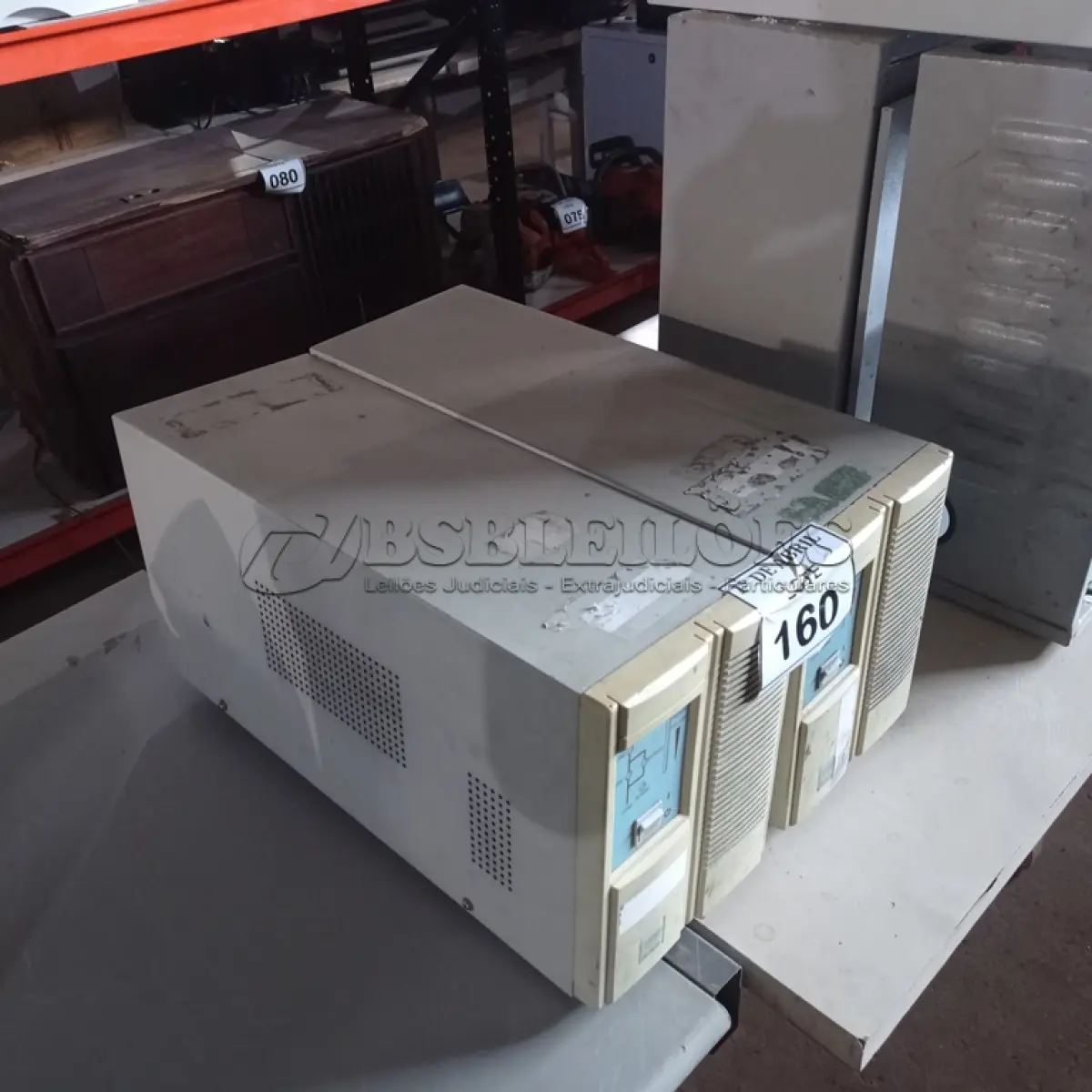 LOTE 160 - 02 NOBREAKS. (NO ESTADO) ATENÇÃO! FAZER A VISITAÇÃO ANTES DE ARREMATAR, NÃO SABEMOS SE FUNCIONA. LEILÃO NÃO TEM GARANTIA E NEM DEVOLUÇÃO, SUJEITO A POSSÍVEIS AVARIAS VISÍVEIS/OCULTAS E/OU AUSÊNCIA DE COMPONENTES.