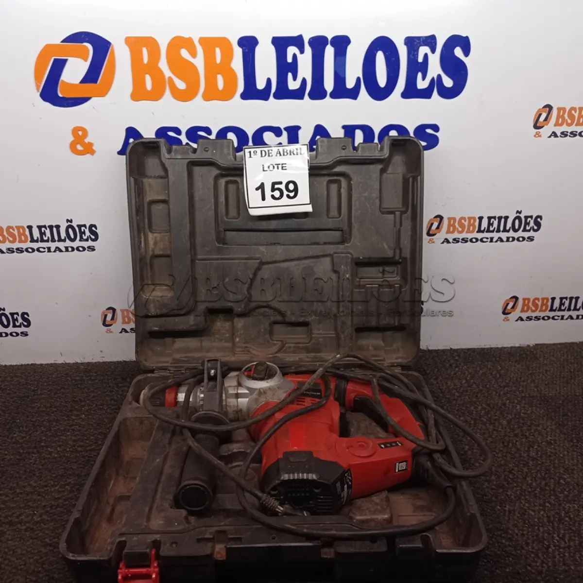LOTE 159 - 01 MARTELETE EIN HELL COM MALETA. (NO ESTADO) ATENÇÃO! FAZER A VISITAÇÃO ANTES DE ARREMATAR, NÃO SABEMOS SE FUNCIONA. LEILÃO NÃO TEM GARANTIA E NEM DEVOLUÇÃO, SUJEITO A POSSÍVEIS AVARIAS VISÍVEIS/OCULTAS E/OU AUSÊNCIA DE COMPONENTES.