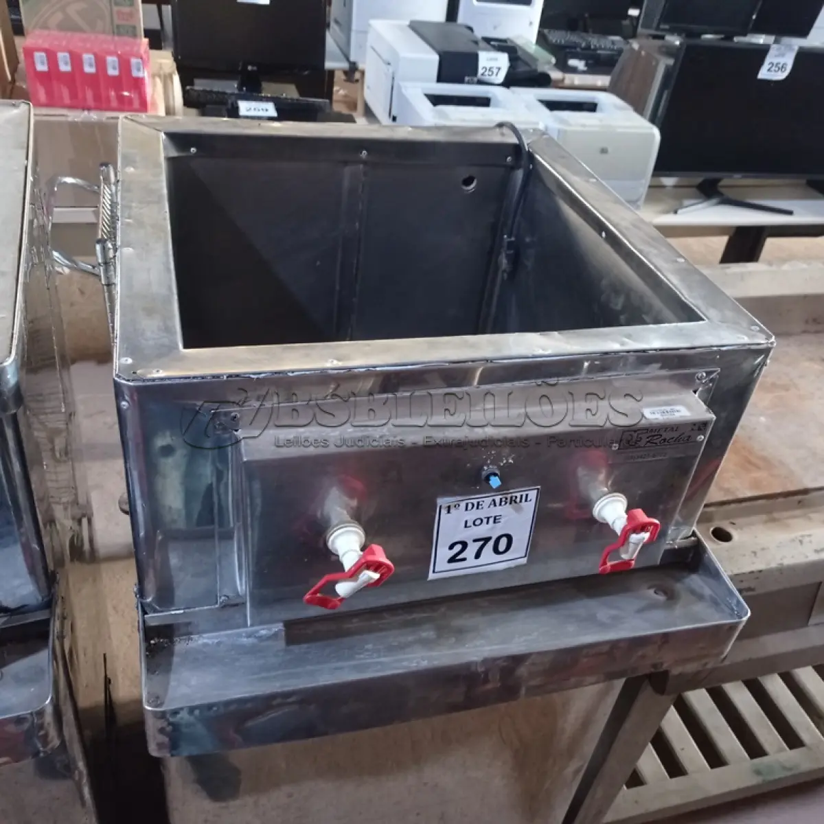 LOTE 270 - 01 SUQUEIRA EM INOX. (NO ESTADO) ATENÇÃO! FAZER A VISITAÇÃO ANTES DE ARREMATAR, NÃO SABEMOS SE FUNCIONA. LEILÃO NÃO TEM GARANTIA E NEM DEVOLUÇÃO, SUJEITO A POSSÍVEIS AVARIAS VISÍVEIS/OCULTAS E/OU AUSÊNCIA DE COMPONENTES.