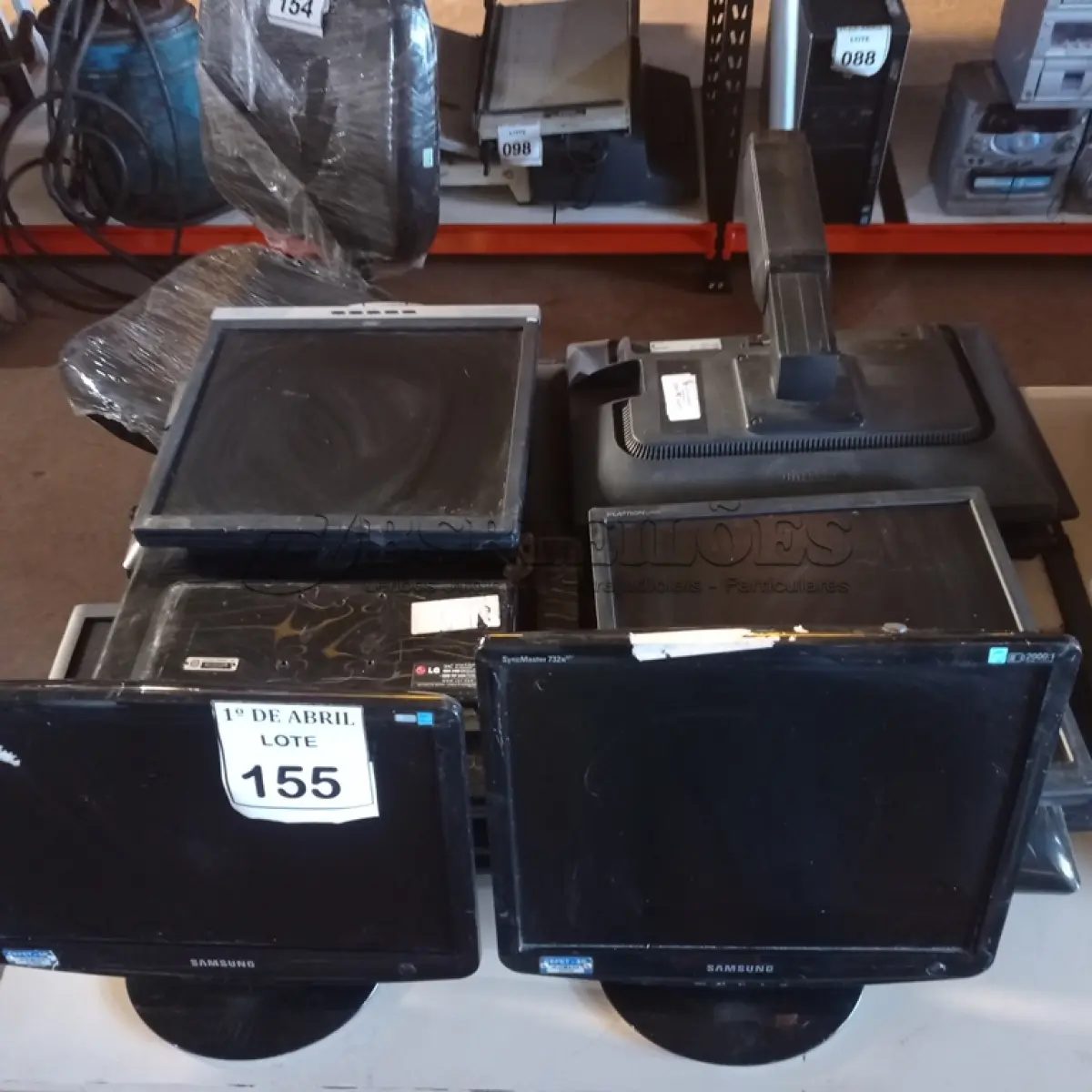 LOTE 155 - 01 LOTE COM MONITORES DIVERSOS. (NO ESTADO) ATENÇÃO! FAZER A VISITAÇÃO ANTES DE ARREMATAR, NÃO SABEMOS SE FUNCIONA. LEILÃO NÃO TEM GARANTIA E NEM DEVOLUÇÃO, SUJEITO A POSSÍVEIS AVARIAS VISÍVEIS/OCULTAS E/OU AUSÊNCIA DE COMPONENTES.