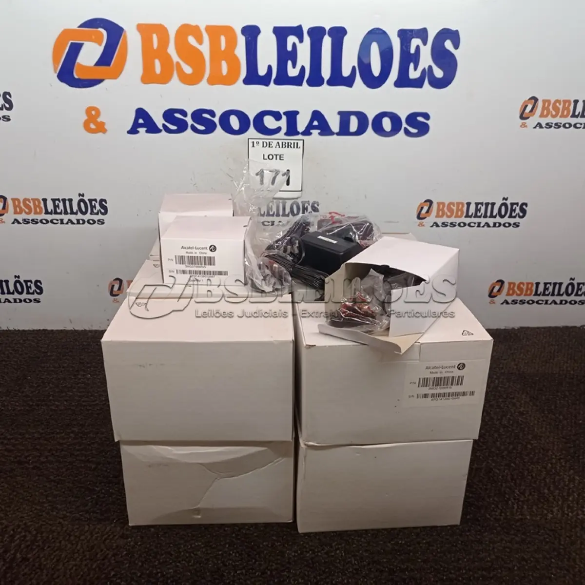 LOTE 171 - 01 LOTE COM CARREGADORES 48V 0, 27A. (NO ESTADO) ATENÇÃO! FAZER A VISITAÇÃO ANTES DE ARREMATAR, NÃO SABEMOS SE FUNCIONA. LEILÃO NÃO TEM GARANTIA E NEM DEVOLUÇÃO, SUJEITO A POSSÍVEIS AVARIAS VISÍVEIS/OCULTAS E/OU AUSÊNCIA DE COMPONENTES.