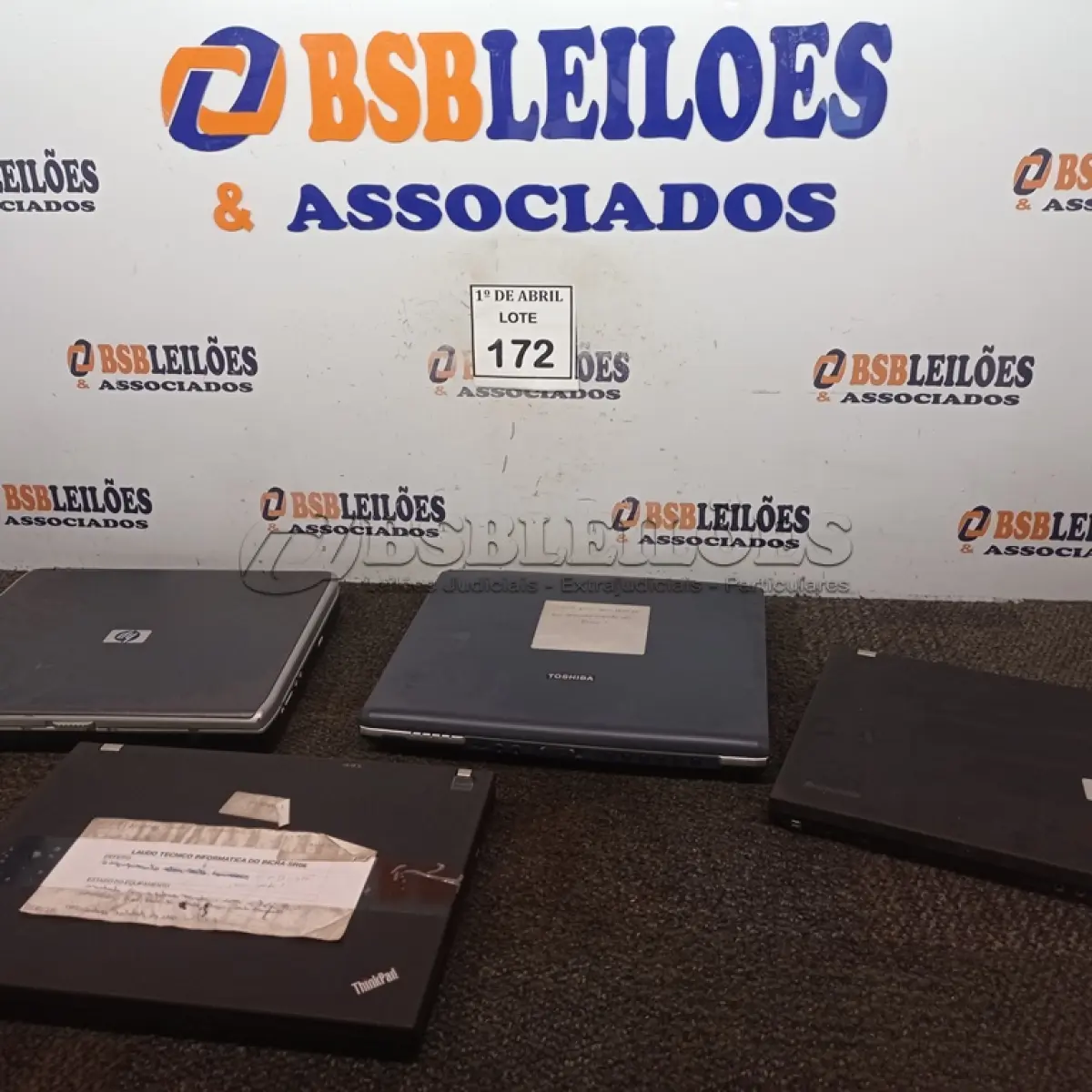 LOTE 172 - 04 NOTEBOOKS DIVERSOS. (NO ESTADO) ATENÇÃO! FAZER A VISITAÇÃO ANTES DE ARREMATAR, NÃO SABEMOS SE FUNCIONA. LEILÃO NÃO TEM GARANTIA E NEM DEVOLUÇÃO, SUJEITO A POSSÍVEIS AVARIAS VISÍVEIS/OCULTAS E/OU AUSÊNCIA DE COMPONENTES.
