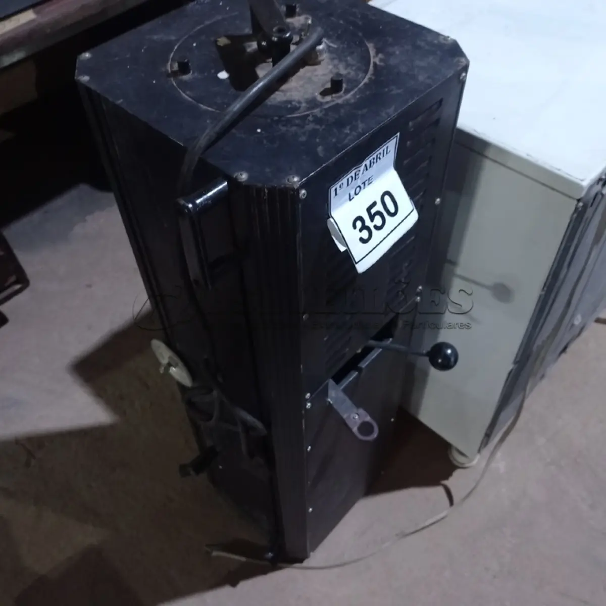 LOTE 350 - 01 CANHÃO DE LUX. (NO ESTADO) ATENÇÃO! FAZER A VISITAÇÃO ANTES DE ARREMATAR, NÃO SABEMOS SE FUNCIONA. LEILÃO NÃO TEM GARANTIA E NEM DEVOLUÇÃO, SUJEITO A POSSÍVEIS AVARIAS VISÍVEIS/OCULTAS E/OU AUSÊNCIA DE COMPONENTES.