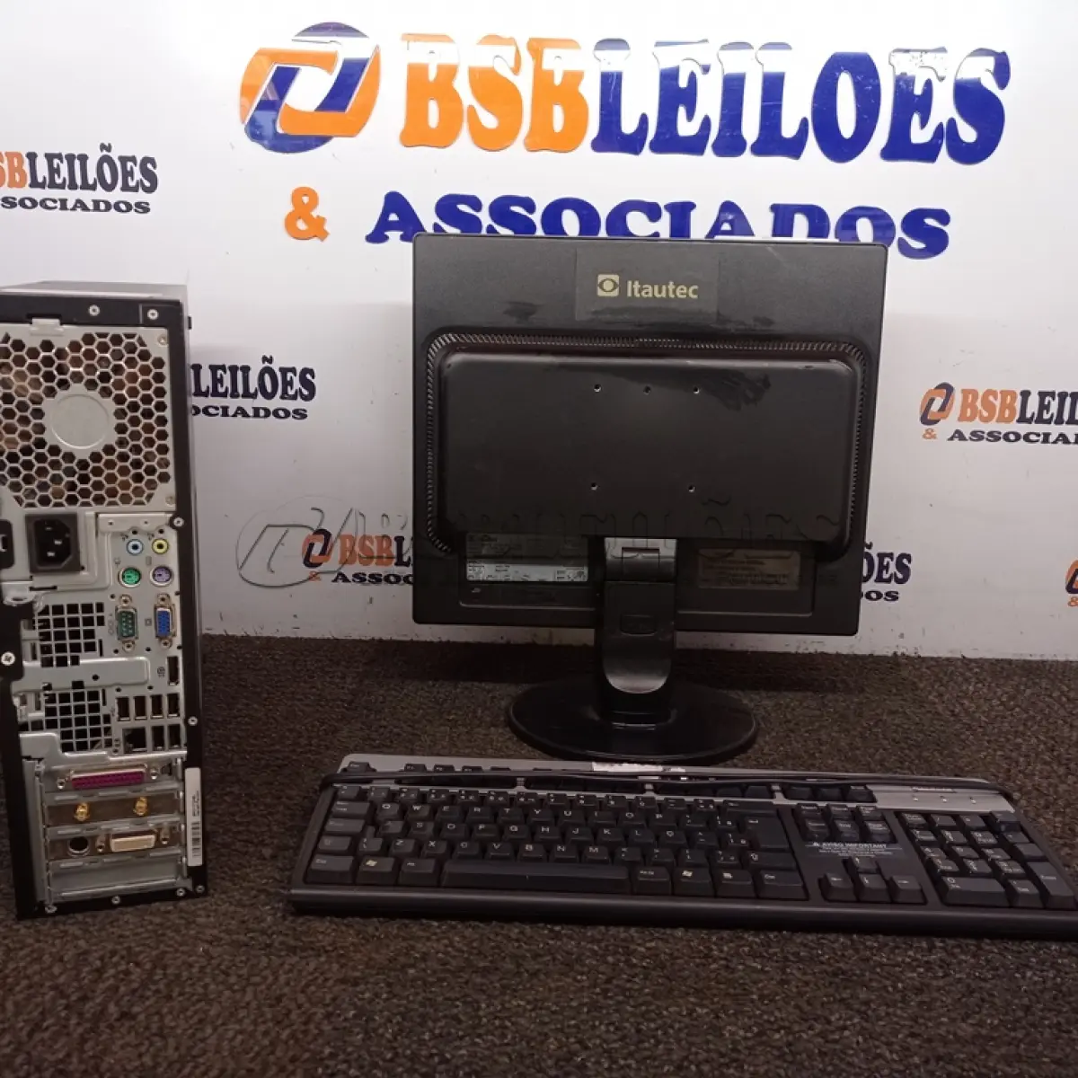 LOTE 067 - 01 CPU HP E 01 MONITOR. (NO ESTADO) ATENÇÃO! FAZER A VISITAÇÃO ANTES DE ARREMATAR, NÃO SABEMOS SE FUNCIONA. LEILÃO NÃO TEM GARANTIA E NEM DEVOLUÇÃO, SUJEITO A POSSÍVEIS AVARIAS VISÍVEIS/OCULTAS E/OU AUSÊNCIA DE COMPONENTES.