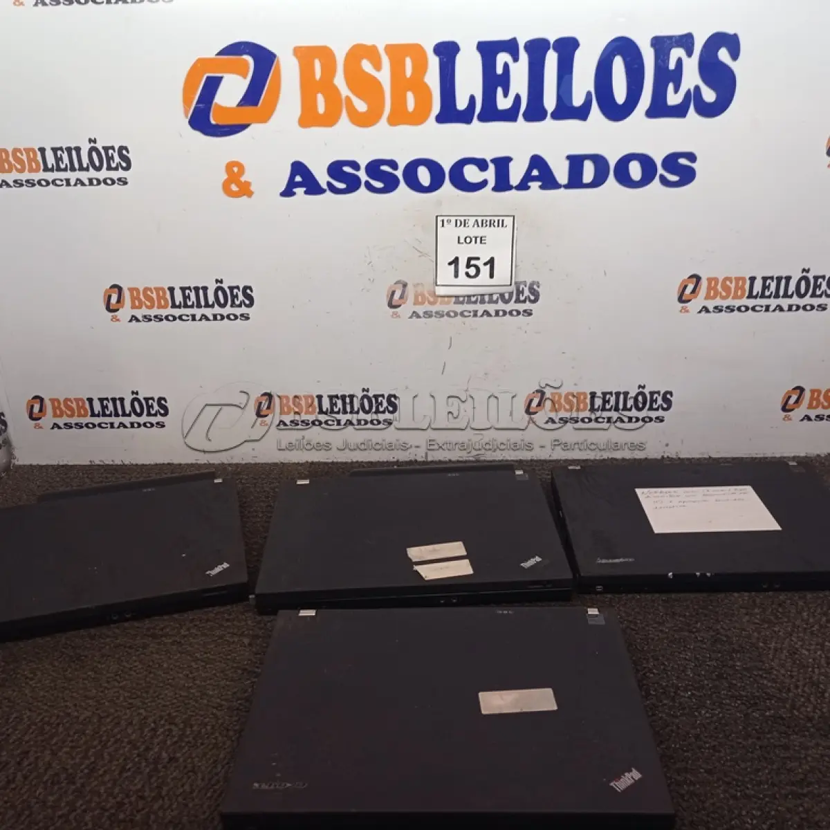 LOTE 151 - 04 NOTEBOOKS COM AVARIAS. (NO ESTADO) ATENÇÃO! FAZER A VISITAÇÃO ANTES DE ARREMATAR, NÃO SABEMOS SE FUNCIONA. LEILÃO NÃO TEM GARANTIA E NEM DEVOLUÇÃO, SUJEITO A POSSÍVEIS AVARIAS VISÍVEIS/OCULTAS E/OU AUSÊNCIA DE COMPONENTES.