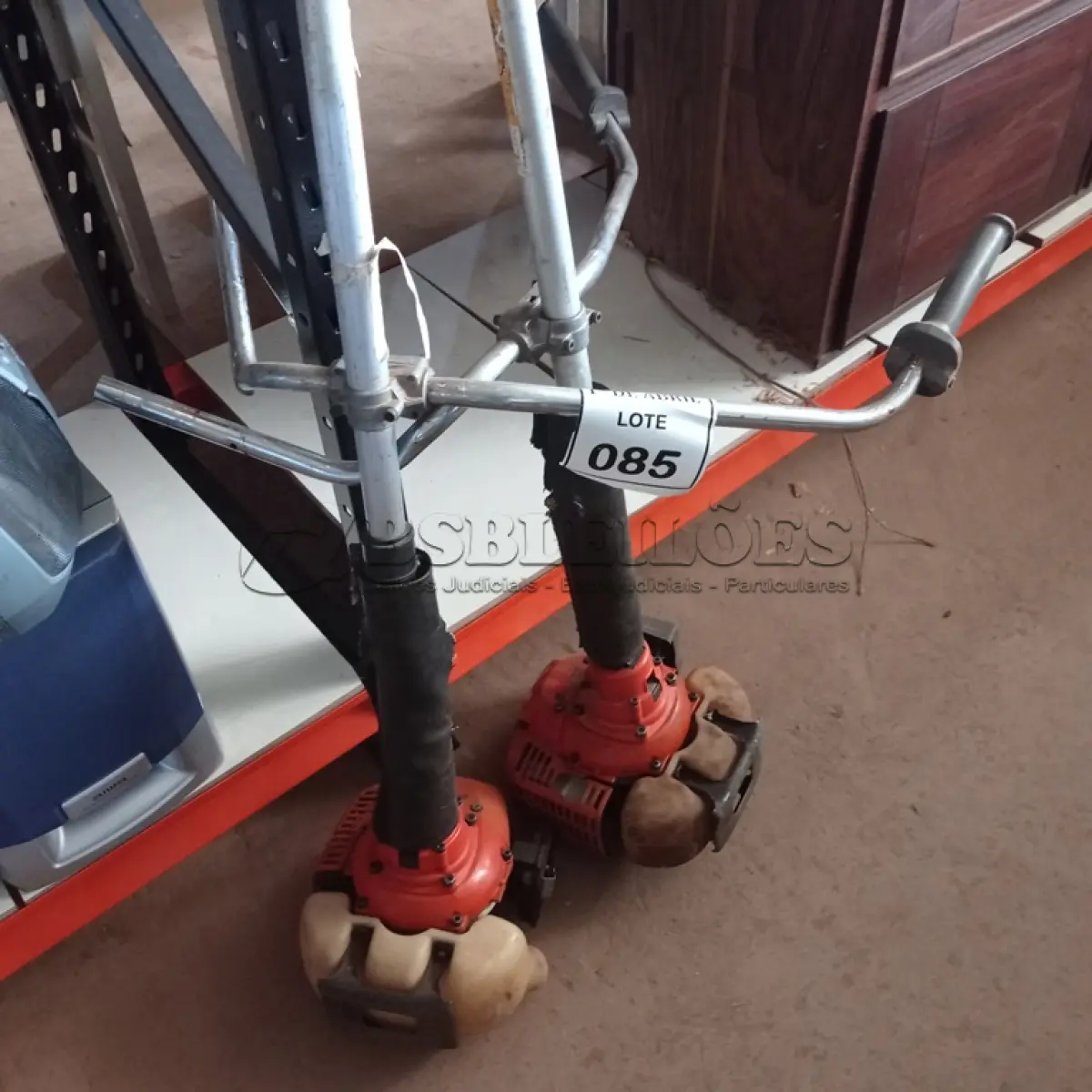 LOTE 085 -  02 ROÇADEIRAS A GASOLINA COM AVARIAS.  (NO ESTADO) ATENÇÃO! FAZER A VISITAÇÃO ANTES DE ARREMATAR, NÃO SABEMOS SE FUNCIONA. LEILÃO NÃO TEM GARANTIA E NEM DEVOLUÇÃO, SUJEITO A POSSÍVEIS AVARIAS VISÍVEIS/OCULTAS E/OU AUSÊNCIA DE COMPONENTES.