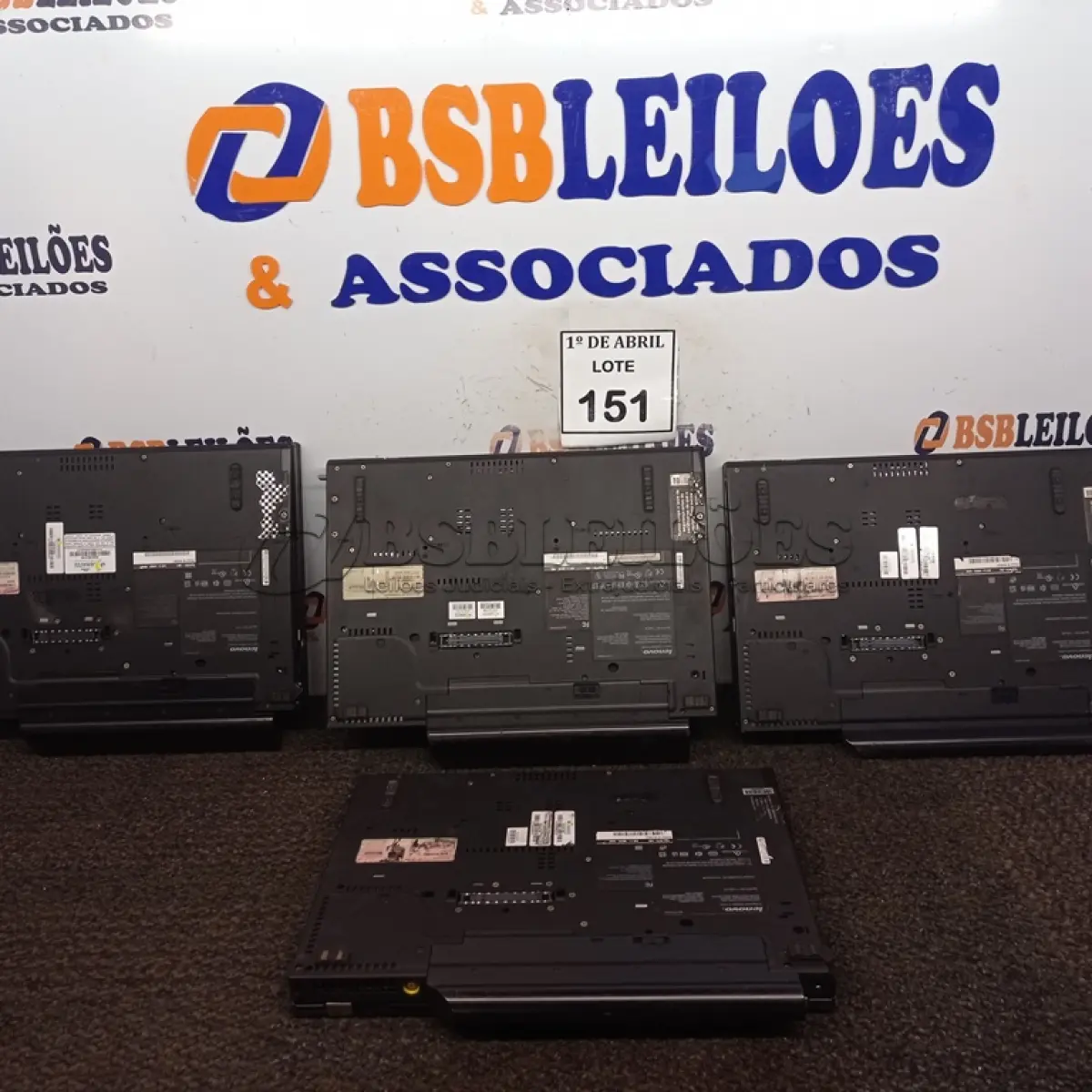 LOTE 151 - 04 NOTEBOOKS COM AVARIAS. (NO ESTADO) ATENÇÃO! FAZER A VISITAÇÃO ANTES DE ARREMATAR, NÃO SABEMOS SE FUNCIONA. LEILÃO NÃO TEM GARANTIA E NEM DEVOLUÇÃO, SUJEITO A POSSÍVEIS AVARIAS VISÍVEIS/OCULTAS E/OU AUSÊNCIA DE COMPONENTES.