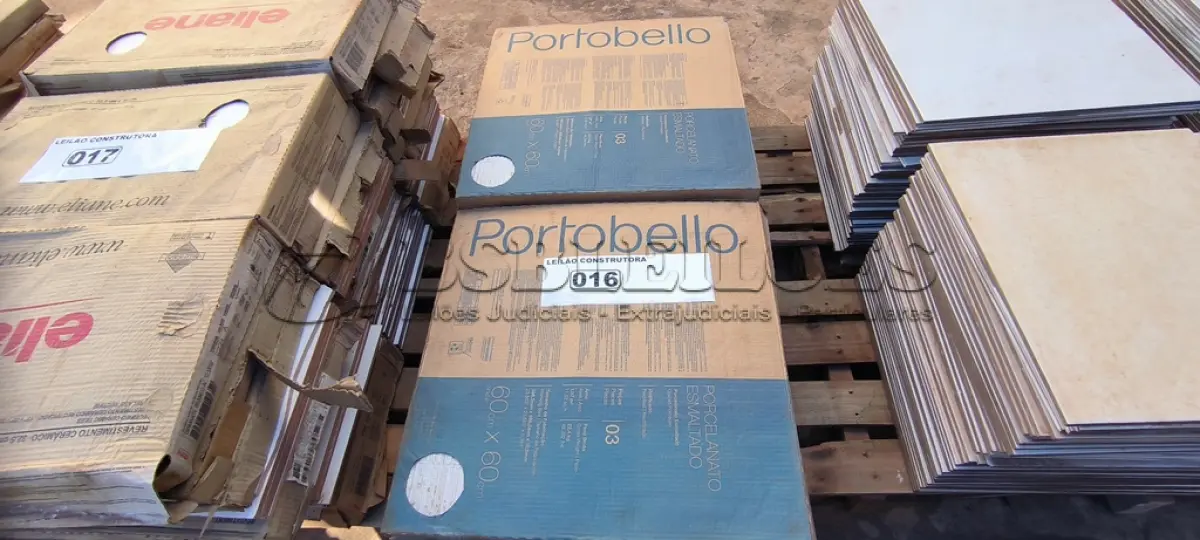 LOTE 016 - 12 CAIXAS COM PORCELANATO 60CM X60CM MOS BRERA WHITE APROXIMADAMENTE 14,04M²(NO ESTADO)