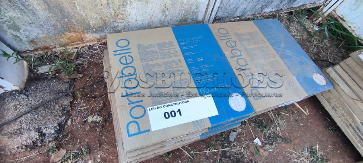 LOTE 001 - 08 CAIXAS DE  PORCELANATOS  PORTOBELLO MOS-BRERA WHITE 60CM X 60CM APROXIMADAMENTE 11,52M²(NO ESTADO)