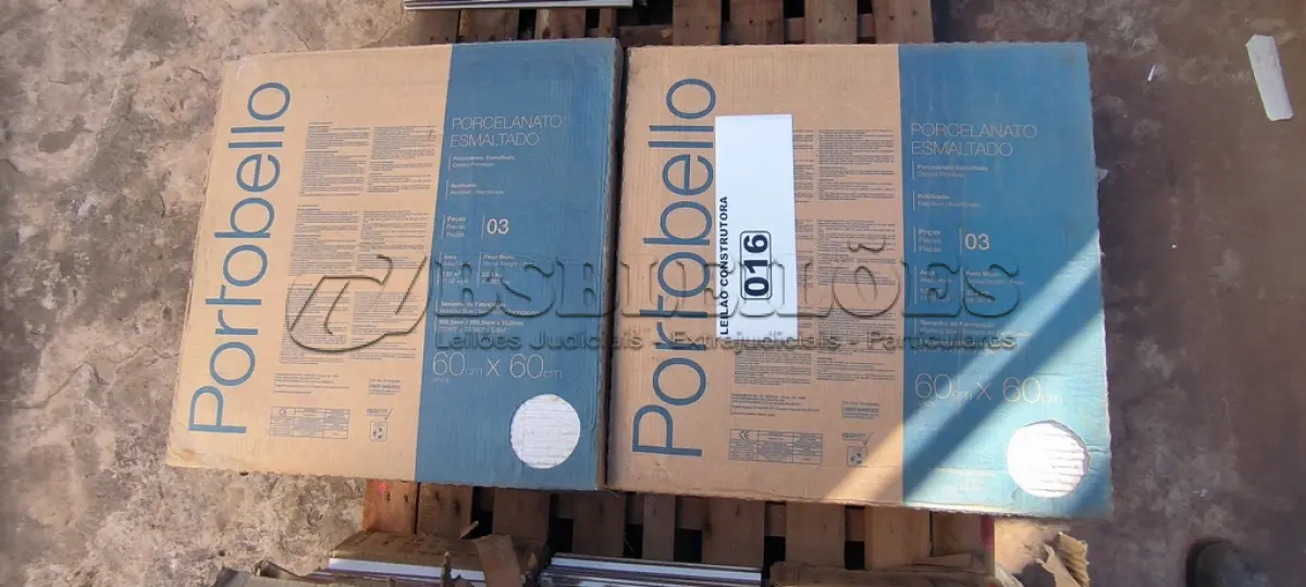 LOTE 016 - 12 CAIXAS COM PORCELANATO 60CM X60CM MOS BRERA WHITE APROXIMADAMENTE 14,04M²(NO ESTADO)
