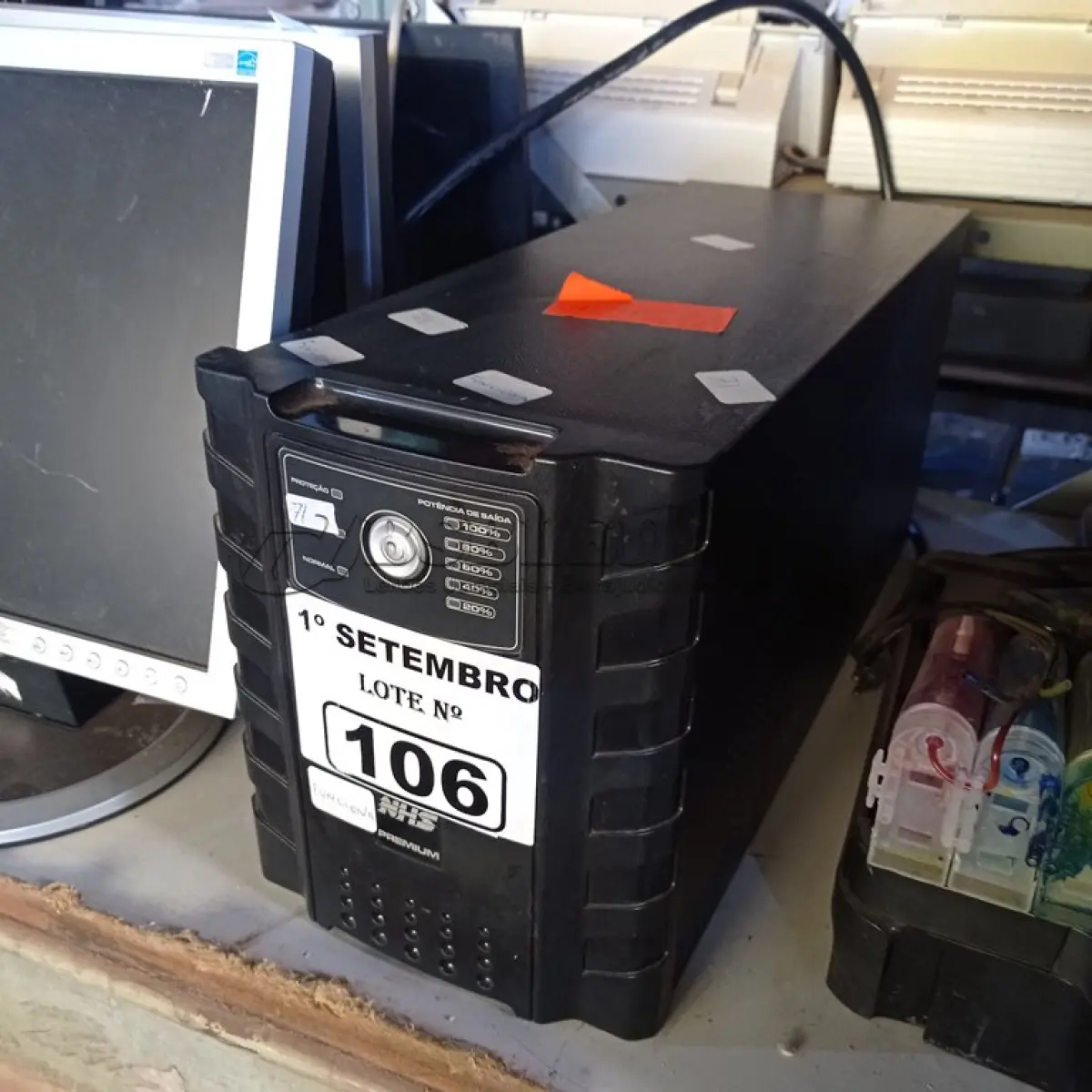 LOTE 106 - 01 NOBREAK NHS 3000VA. (NO ESTADO) ATENÇÃO! FAZER A VISITAÇÃO ANTES DE ARREMATAR, NÃO SABEMOS SE FUNCIONA. LEILÃO NÃO TEM GARANTIA E NEM DEVOLUÇÃO, SUJEITO A POSSÍVEIS AVARIAS VISÍVEIS/OCULTAS E/OU AUSÊNCIA DE COMPONENTES.