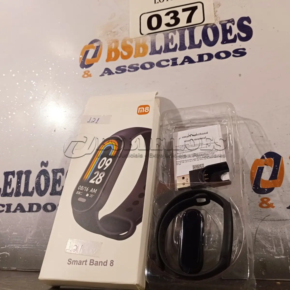 LOTE 037 - 01 RELÓGIO SMART WATCH M8. (NO ESTADO) ATENÇÃO! FAZER A VISITAÇÃO ANTES DE ARREMATAR, NÃO SABEMOS SE FUNCIONA. LEILÃO NÃO TEM GARANTIA E NEM DEVOLUÇÃO, SUJEITO A POSSÍVEIS AVARIAS VISÍVEIS/OCULTAS E/OU AUSÊNCIA DE COMPONENTES.