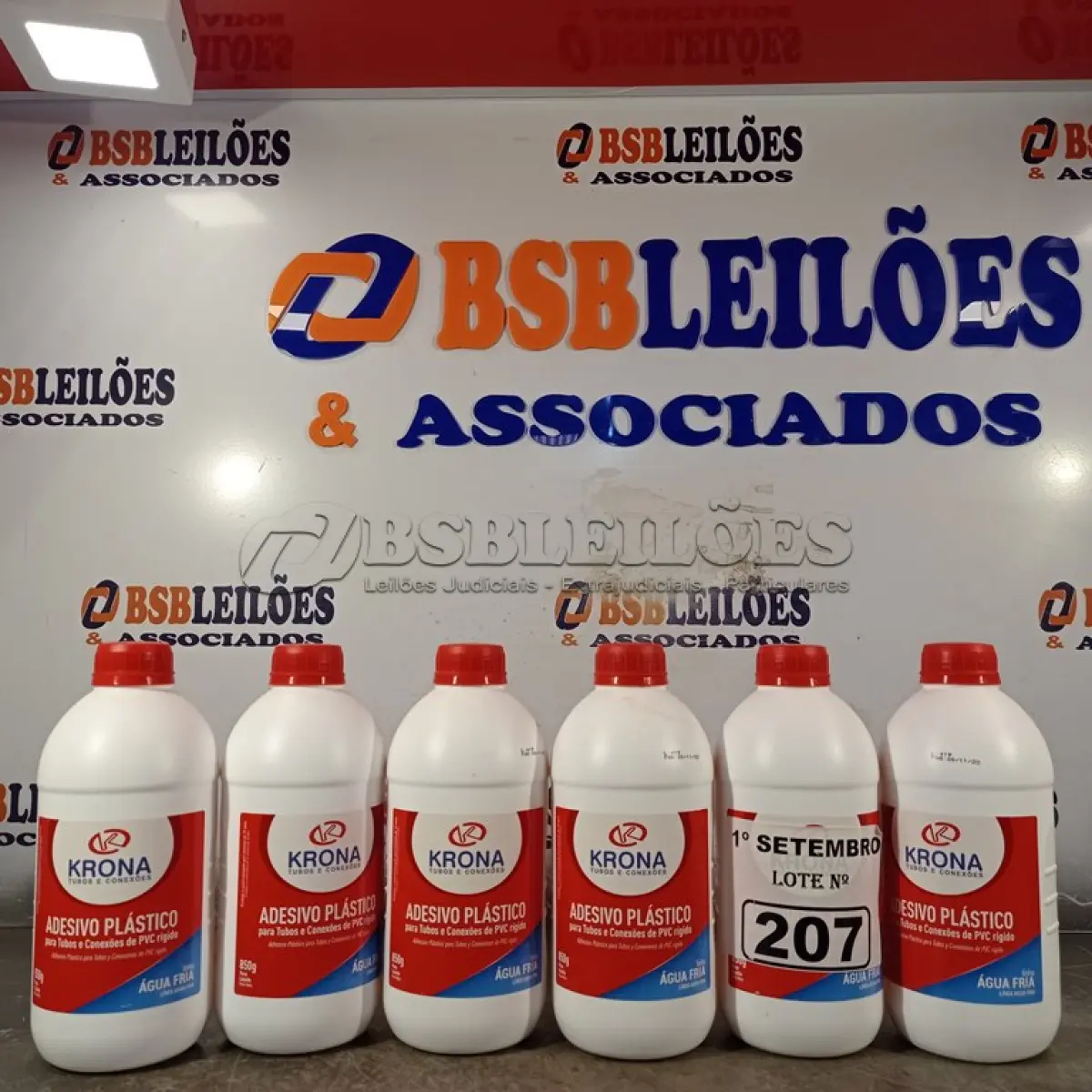 LOTE 207 - 06 TUBOS DE ADESIVO PLÁSTICO PARA TUBOS E CONEXÕES DE PVC RÍGIDO LINHA ÁGUA FRIA 850G. (NO ESTADO) ATENÇÃO! FAZER A VISITAÇÃO ANTES DE ARREMATAR, NÃO SABEMOS SE FUNCIONA. LEILÃO NÃO TEM GARANTIA E NEM DEVOLUÇÃO, SUJEITO A POSSÍVEIS AVARIAS VISÍVEIS/OCULTAS E/OU AUSÊNCIA DE COMPONENTES.
