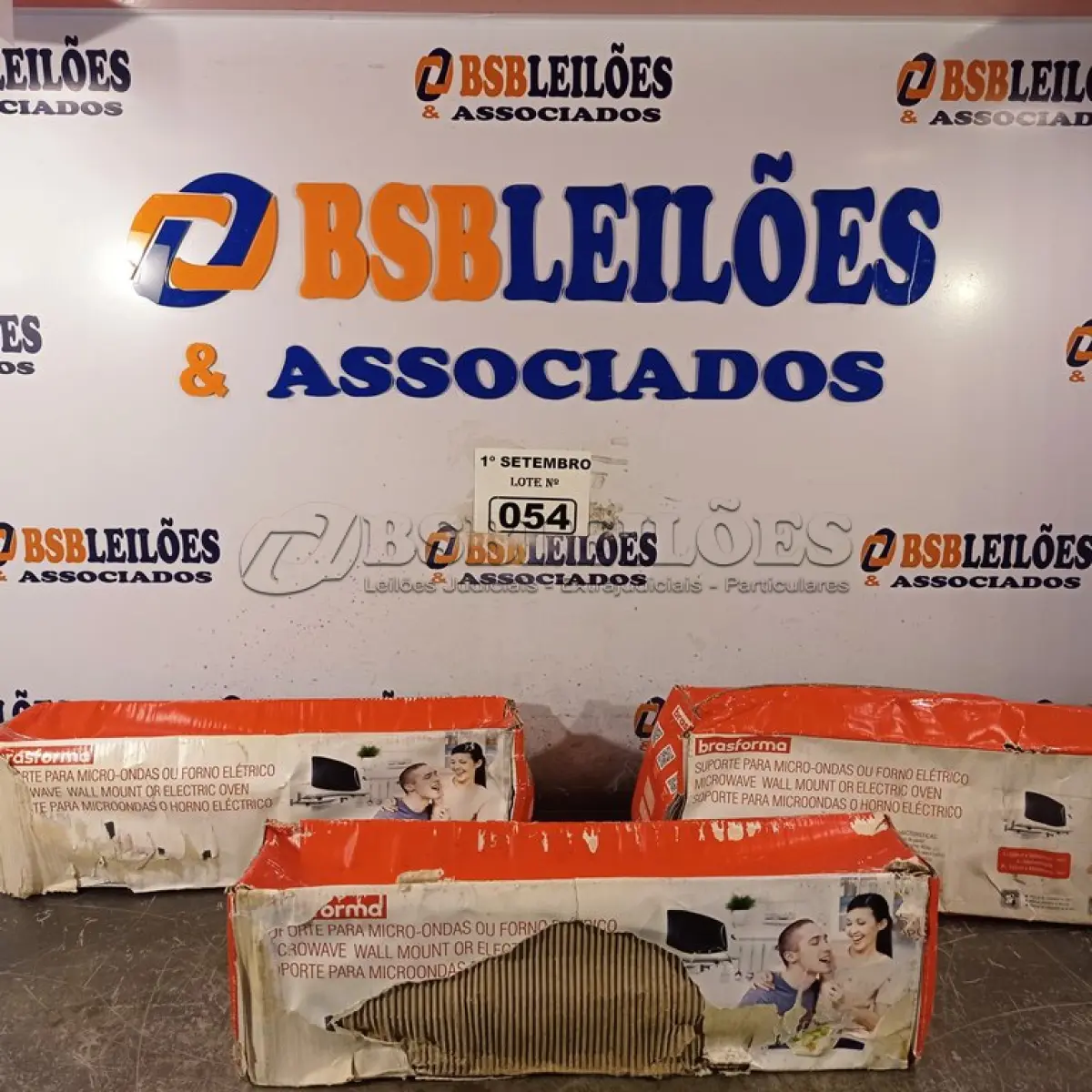 LOTE 054 - 03 SUPORTES PARA FORNO MICRO-ONDAS E OU FORNO ELÉTRICO COM AVARIAS. (NO ESTADO) ATENÇÃO! FAZER A VISITAÇÃO ANTES DE ARREMATAR, NÃO SABEMOS SE FUNCIONA. LEILÃO NÃO TEM GARANTIA E NEM DEVOLUÇÃO, SUJEITO A POSSÍVEIS AVARIAS VISÍVEIS/OCULTAS E/OU AUSÊNCIA DE COMPONENTES.