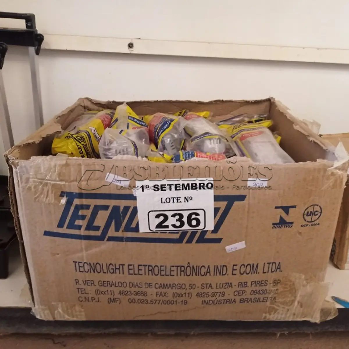 LOTE 236 - 01 LOTE COM GRANDE QUANTIDADE DE REATORES PARA LÂMPADAS FLUORESCENTE MARCAS E MODELOS DIVERSOS. (NO ESTADO) ATENÇÃO! FAZER A VISITAÇÃO ANTES DE ARREMATAR, NÃO SABEMOS SE FUNCIONA. LEILÃO NÃO TEM GARANTIA E NEM DEVOLUÇÃO, SUJEITO A POSSÍVEIS AVARIAS VISÍVEIS/OCULTAS E/OU AUSÊNCIA DE COMPONENTES.