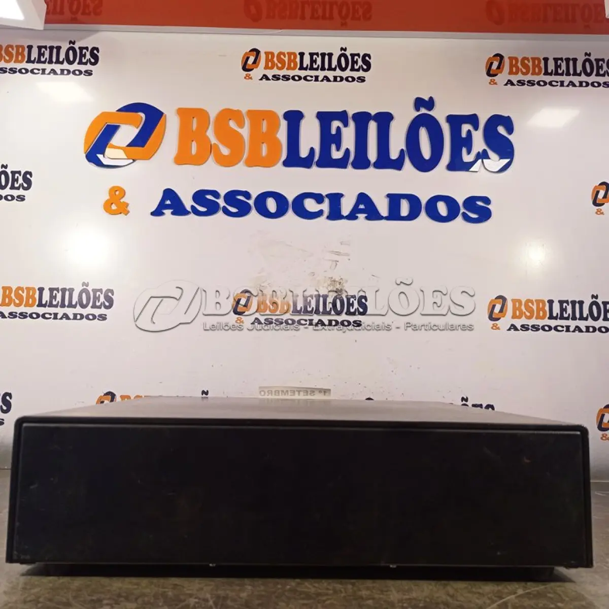 LOTE 119 - 01 GAVETA PARA CAIXA. (NO ESTADO) ATENÇÃO! FAZER A VISITAÇÃO ANTES DE ARREMATAR, NÃO SABEMOS SE FUNCIONA. LEILÃO NÃO TEM GARANTIA E NEM DEVOLUÇÃO, SUJEITO A POSSÍVEIS AVARIAS VISÍVEIS/OCULTAS E/OU AUSÊNCIA DE COMPONENTES.