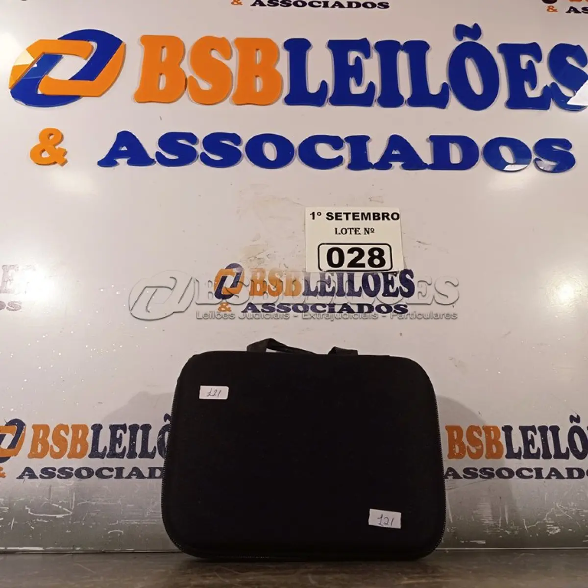 LOTE 028 - 01 DRONE PRO88. (NO ESTADO) ATENÇÃO! FAZER A VISITAÇÃO ANTES DE ARREMATAR, NÃO SABEMOS SE FUNCIONA. LEILÃO NÃO TEM GARANTIA E NEM DEVOLUÇÃO, SUJEITO A POSSÍVEIS AVARIAS VISÍVEIS/OCULTAS E/OU AUSÊNCIA DE COMPONENTES.