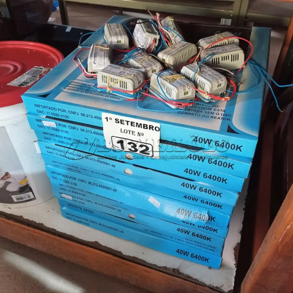 LOTE 132 - 10 LÂMPADAS FLUORESCENTES CIRCULAR 6400K 40W E 10 REATORES 1X40W. (NO ESTADO) ATENÇÃO! FAZER A VISITAÇÃO ANTES DE ARREMATAR, NÃO SABEMOS SE FUNCIONA. LEILÃO NÃO TEM GARANTIA E NEM DEVOLUÇÃO, SUJEITO A POSSÍVEIS AVARIAS VISÍVEIS/OCULTAS E/OU AUSÊNCIA DE COMPONENTES.