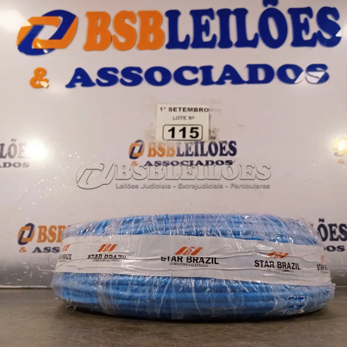 LOTE 115 - 01 ROLO DE CABO FLEXÍVEL 100M 10MM NA COR AZUL. (NO ESTADO) ATENÇÃO! FAZER A VISITAÇÃO ANTES DE ARREMATAR, NÃO SABEMOS SE FUNCIONA. LEILÃO NÃO TEM GARANTIA E NEM DEVOLUÇÃO, SUJEITO A POSSÍVEIS AVARIAS VISÍVEIS/OCULTAS E/OU AUSÊNCIA DE COMPONENTES.