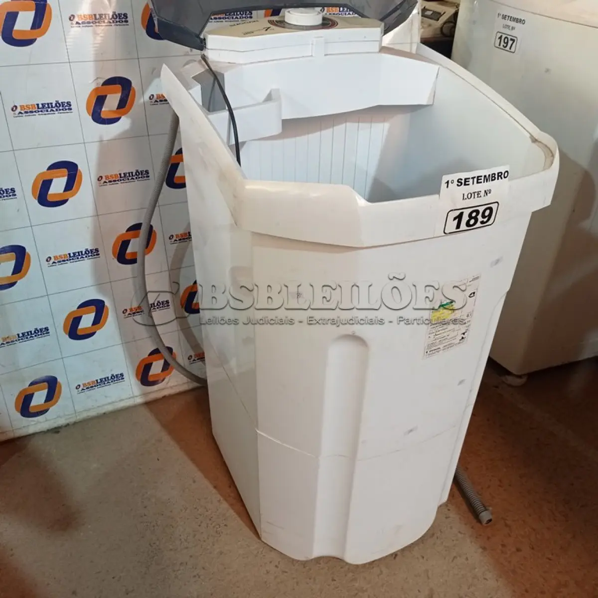 LOTE 189 - 01 LAVADORA 7GK MARCA SUGGAR 220V. (NO ESTADO) ATENÇÃO! FAZER A VISITAÇÃO ANTES DE ARREMATAR, NÃO SABEMOS SE FUNCIONA. LEILÃO NÃO TEM GARANTIA E NEM DEVOLUÇÃO, SUJEITO A POSSÍVEIS AVARIAS VISÍVEIS/OCULTAS E/OU AUSÊNCIA DE COMPONENTES.