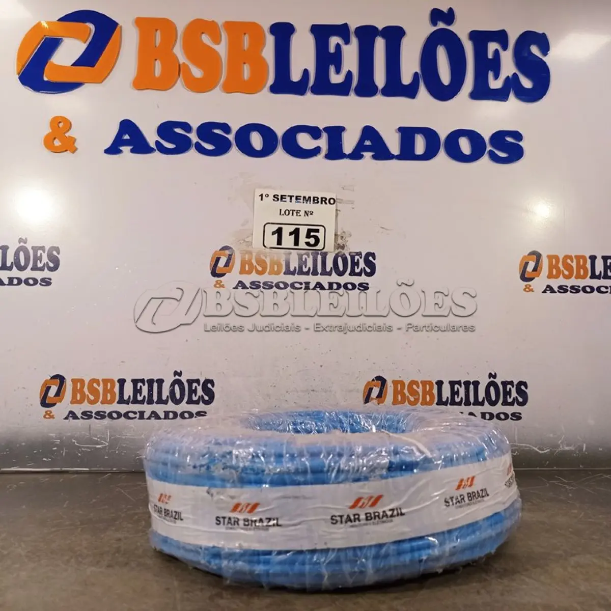 LOTE 115 - 01 ROLO DE CABO FLEXÍVEL 100M 10MM NA COR AZUL. (NO ESTADO) ATENÇÃO! FAZER A VISITAÇÃO ANTES DE ARREMATAR, NÃO SABEMOS SE FUNCIONA. LEILÃO NÃO TEM GARANTIA E NEM DEVOLUÇÃO, SUJEITO A POSSÍVEIS AVARIAS VISÍVEIS/OCULTAS E/OU AUSÊNCIA DE COMPONENTES.